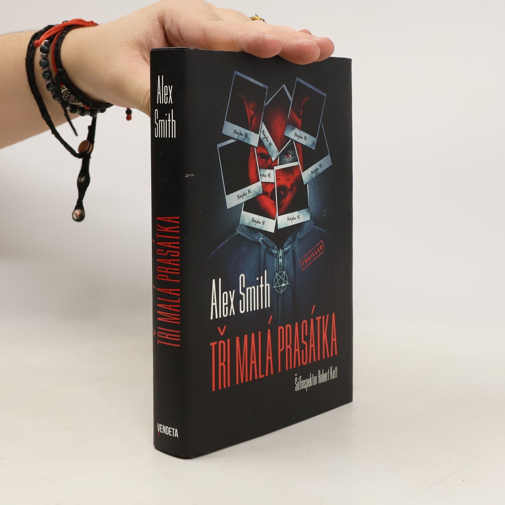 Alexander Gordon Smith Tři malá prasátka