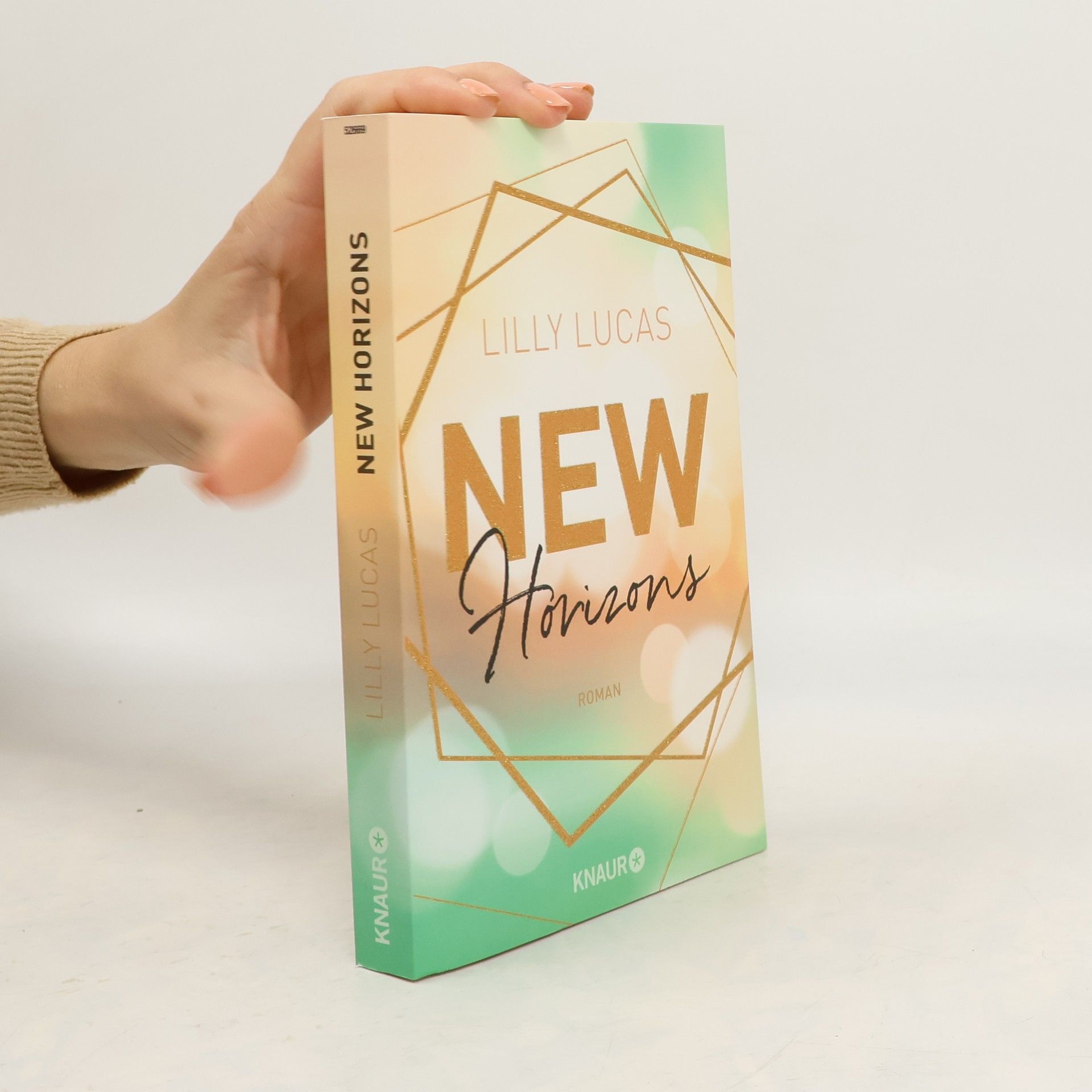 Lilly Lucas New Horizons