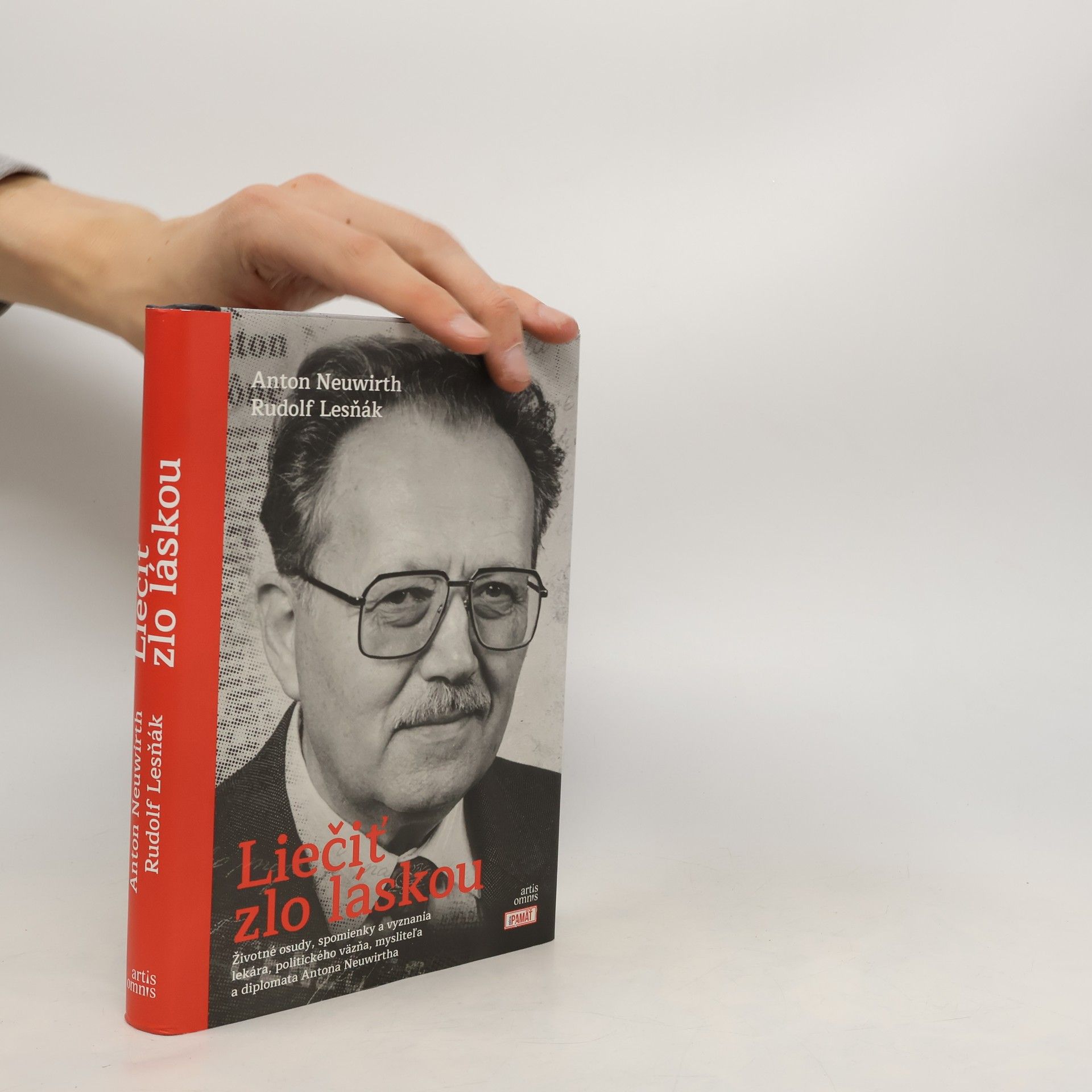 Rudolf Lesňák Liečiť zlo láskou : životné osudy, spomienky a vyznania lekára, politického väzňa, mysliteľa a diplomata Antona Neuwirtha