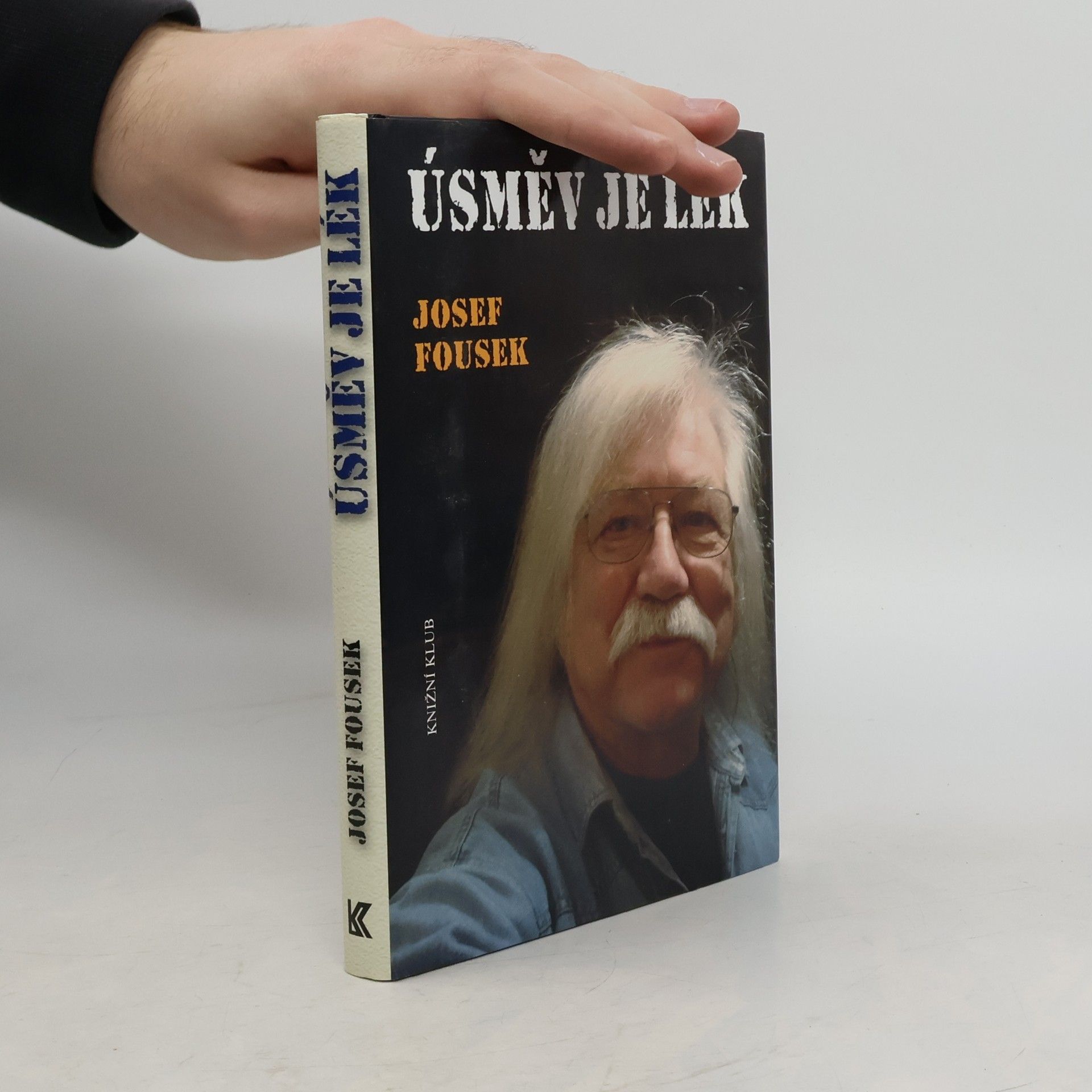 Josef Fousek Úsměv je lék: Příběhy, fejetony, texty, básně, satira