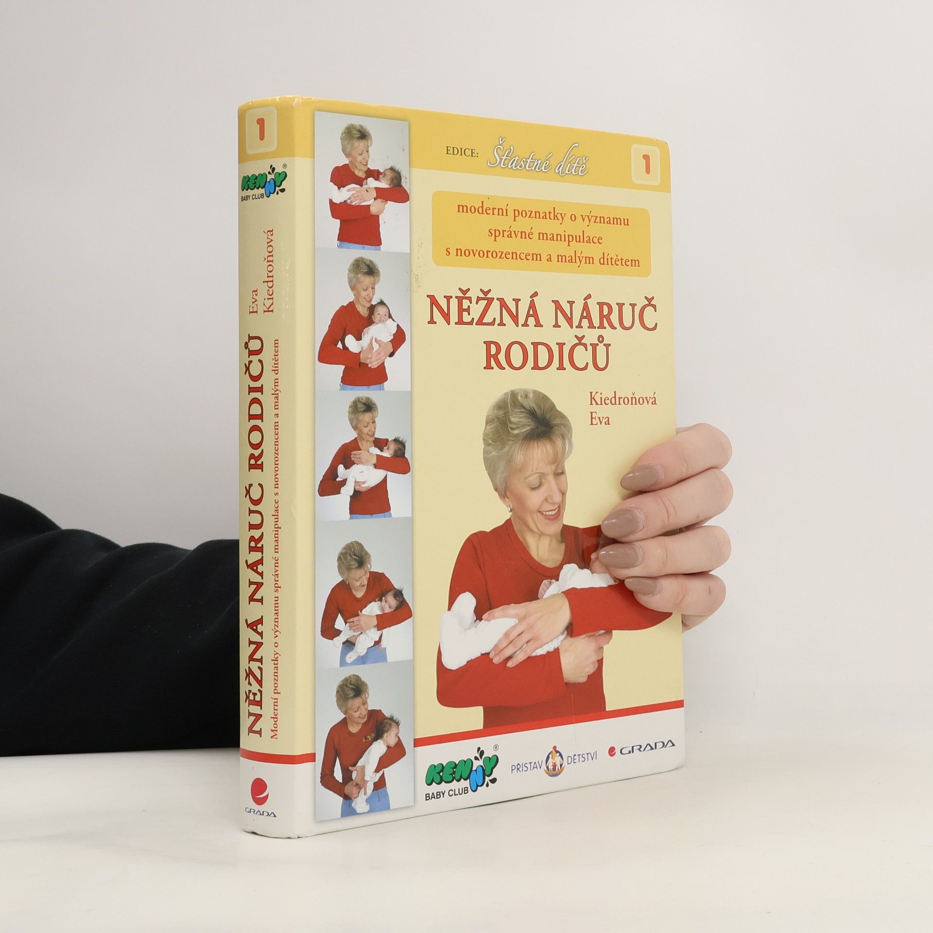 Něžná náruč rodičů