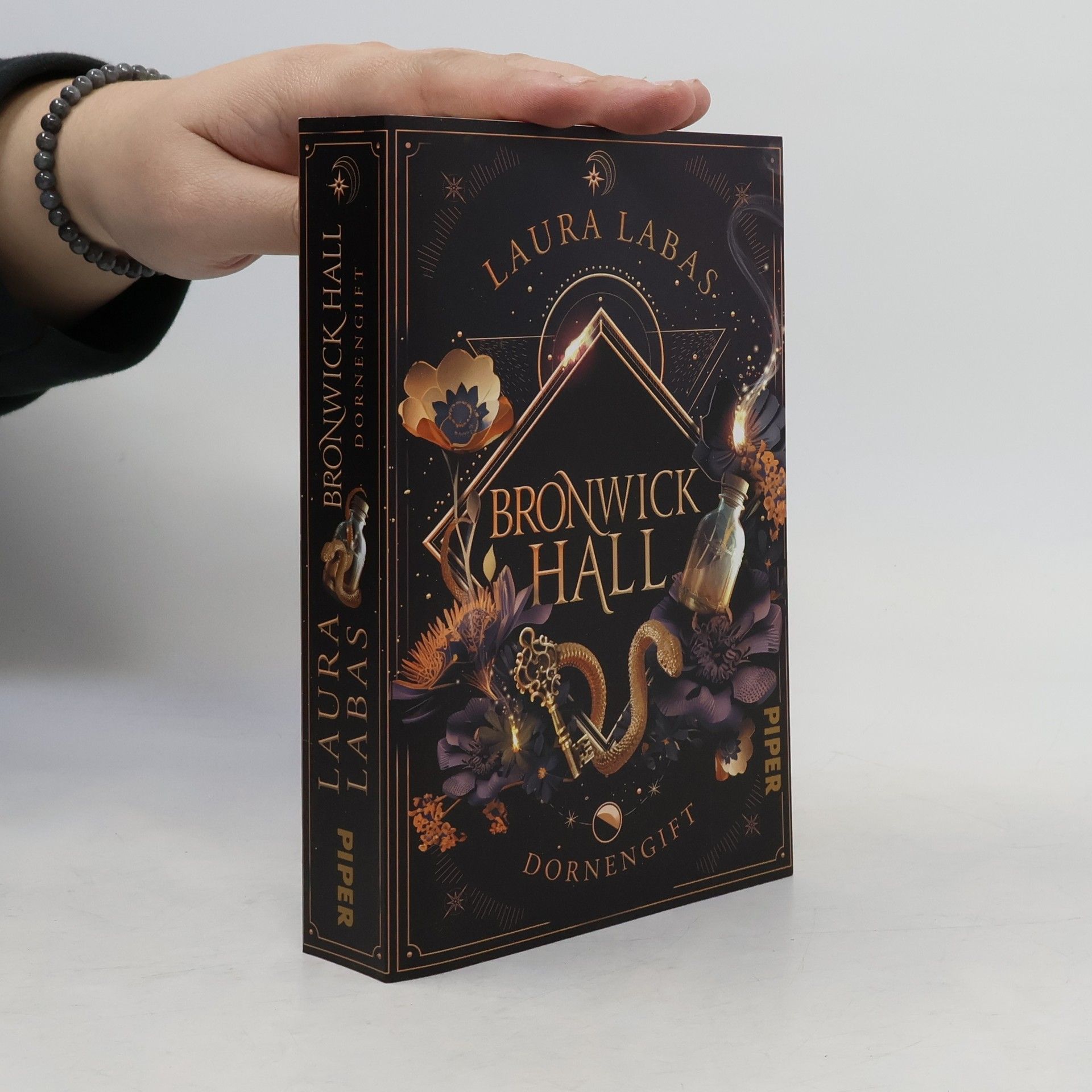 Bronwick Hall – Dornengift