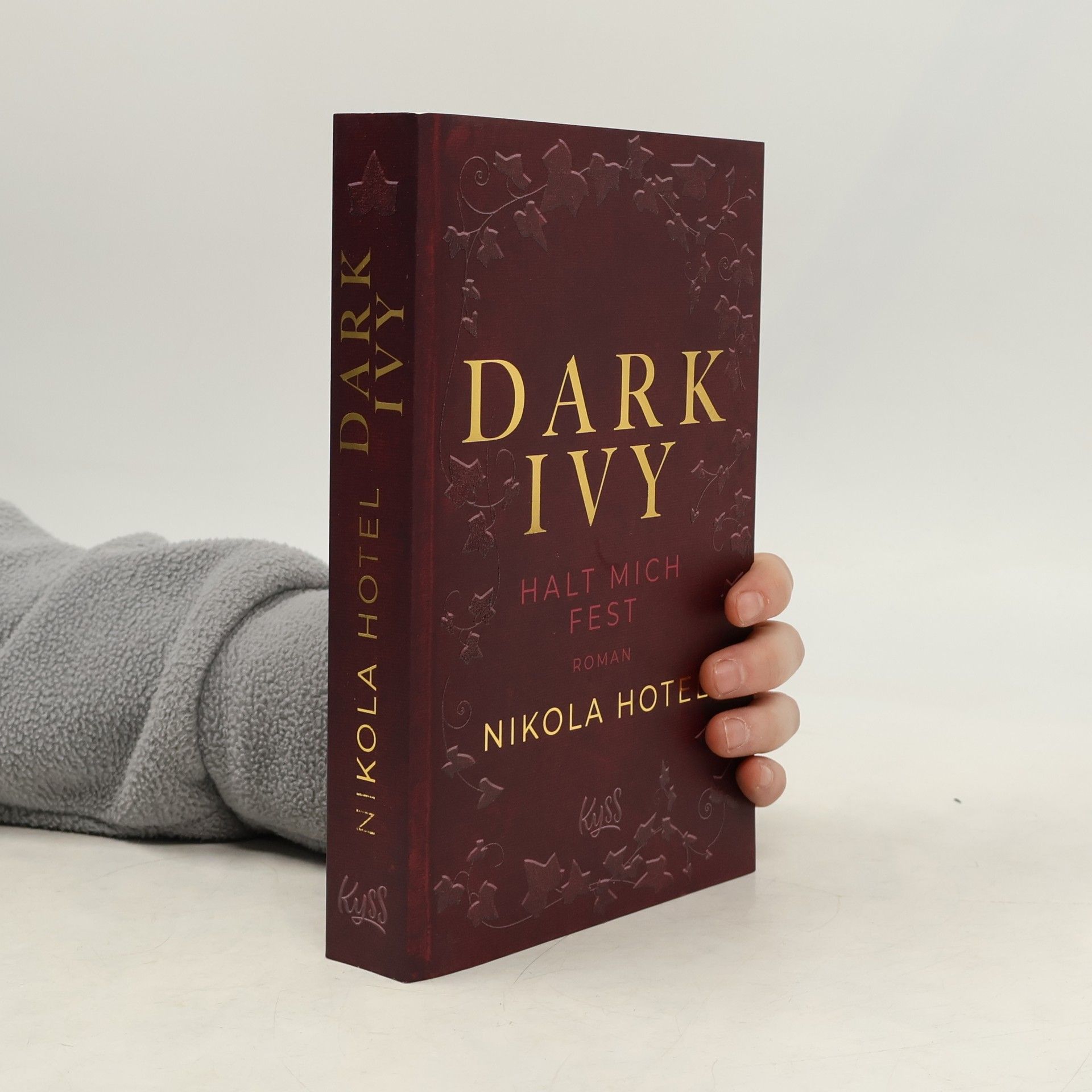 Nikola Hotel Dark Ivy - Halt mich fest