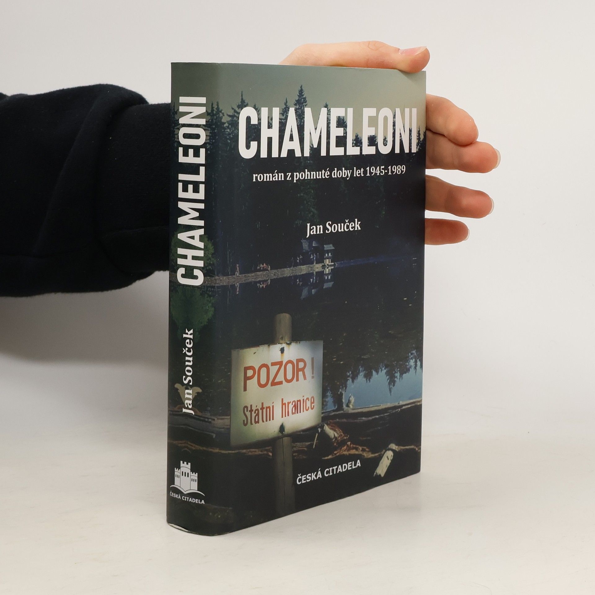 Jan Souček Chameleoni. Román z pohnuté doby let 1945-1989