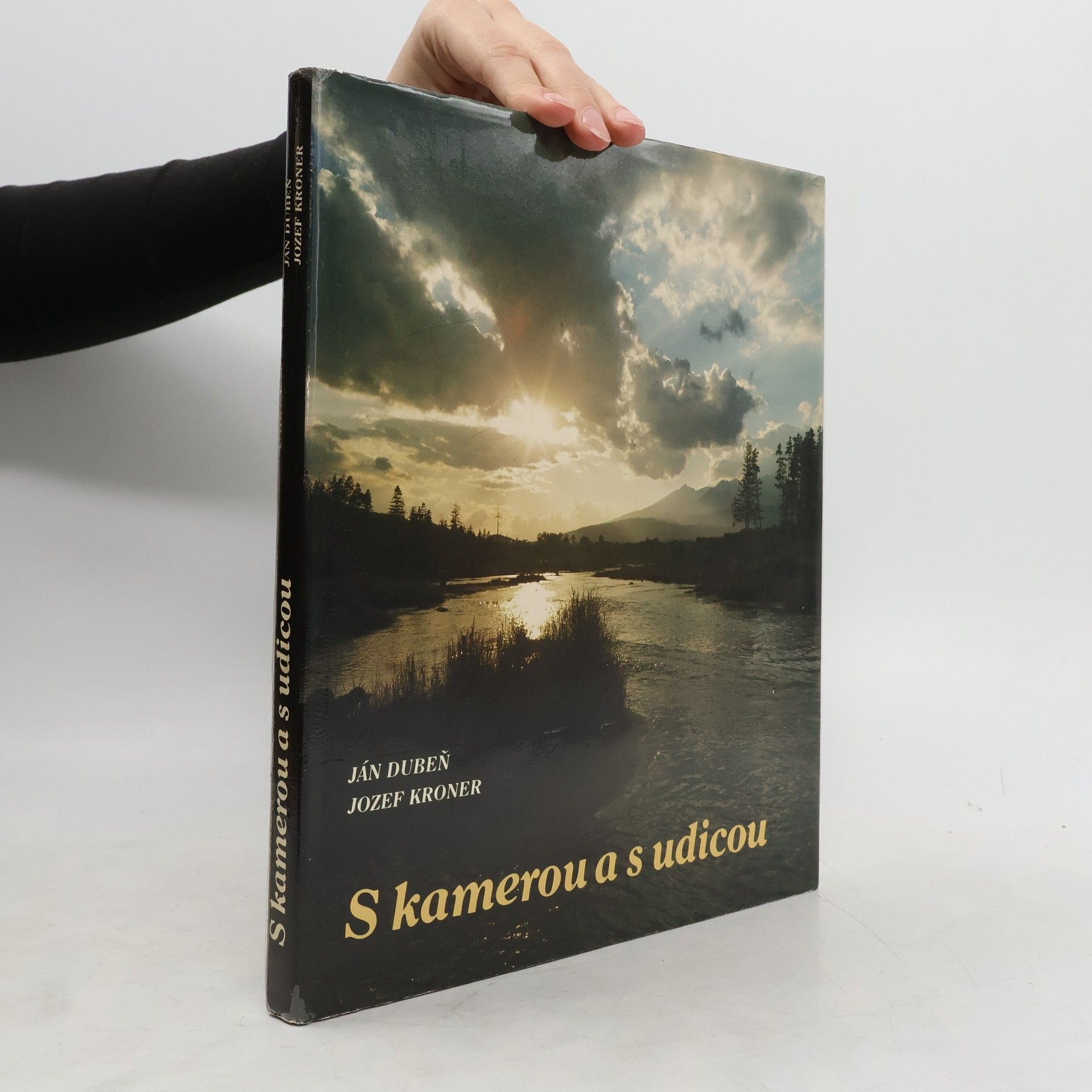 Ján Dubeň S kamerou a s udicou