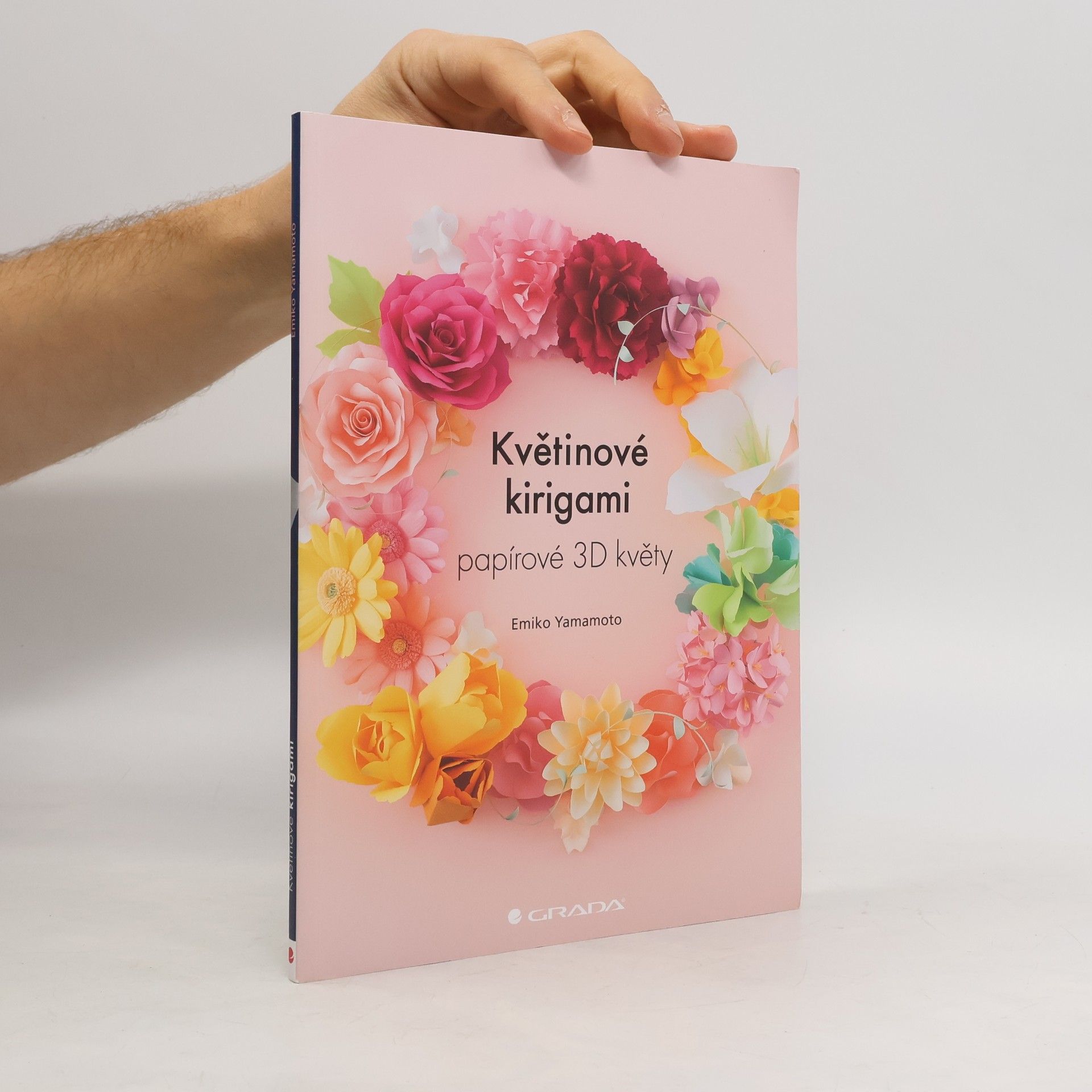 Emiko Yamamoto Květinové kirigami - papírové 3D květy