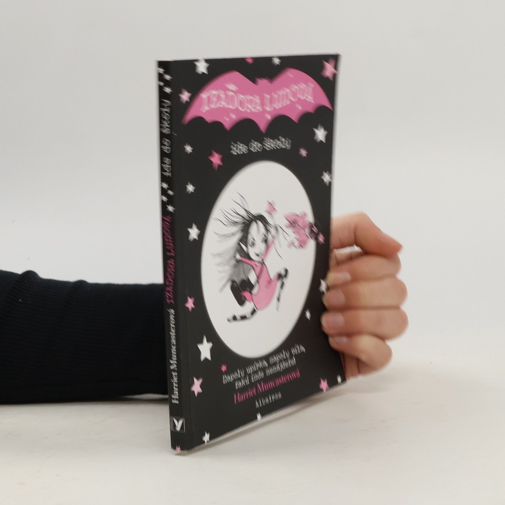 Harriet Muncaster Izadora Lunová ide do školy