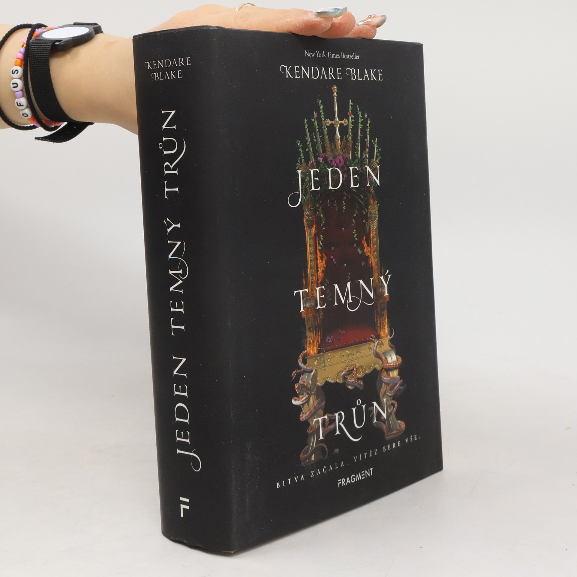 Kendare Blake Jeden temný trůn