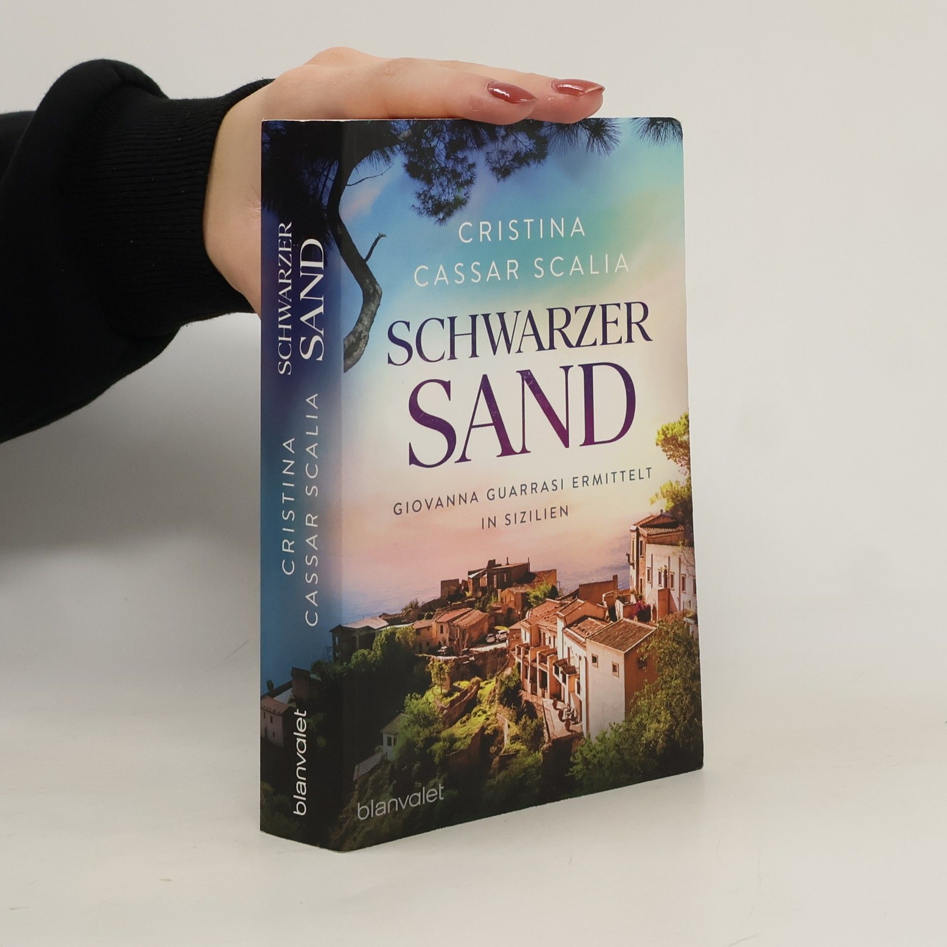 Cristina Cassar Scalia Schwarzer Sand