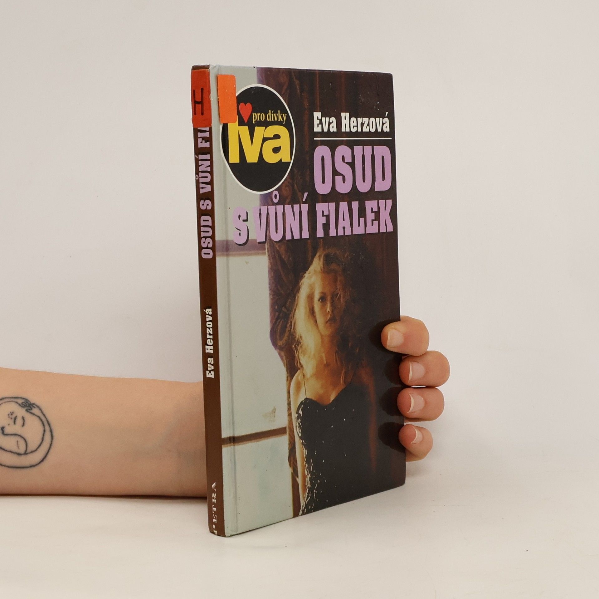 Osud s vůní fialek