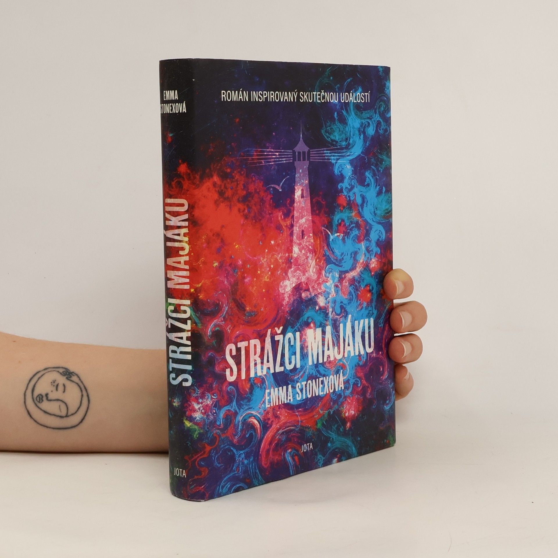 Emma Stonex Strážci majáku