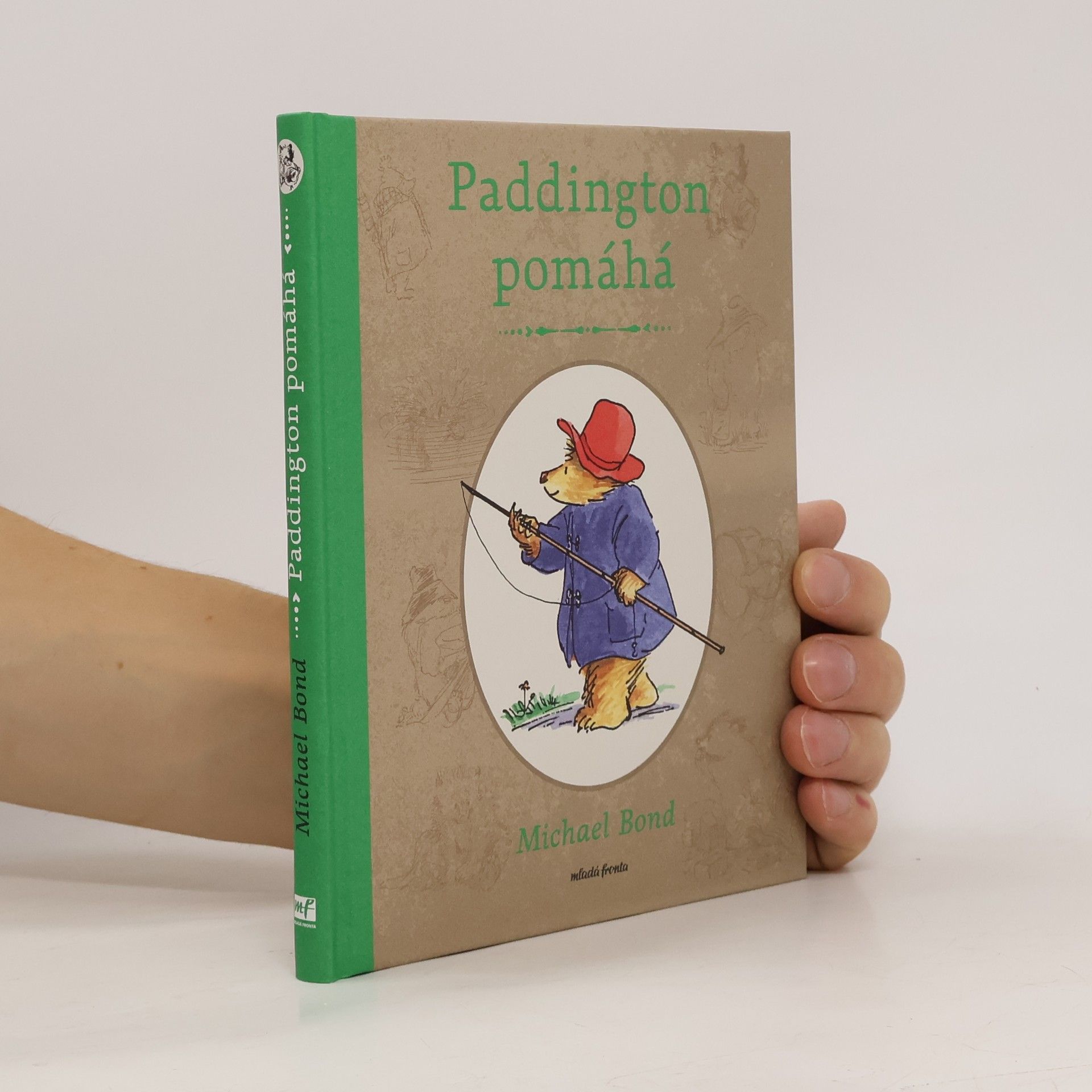 Michael Bond Paddington pomáhá