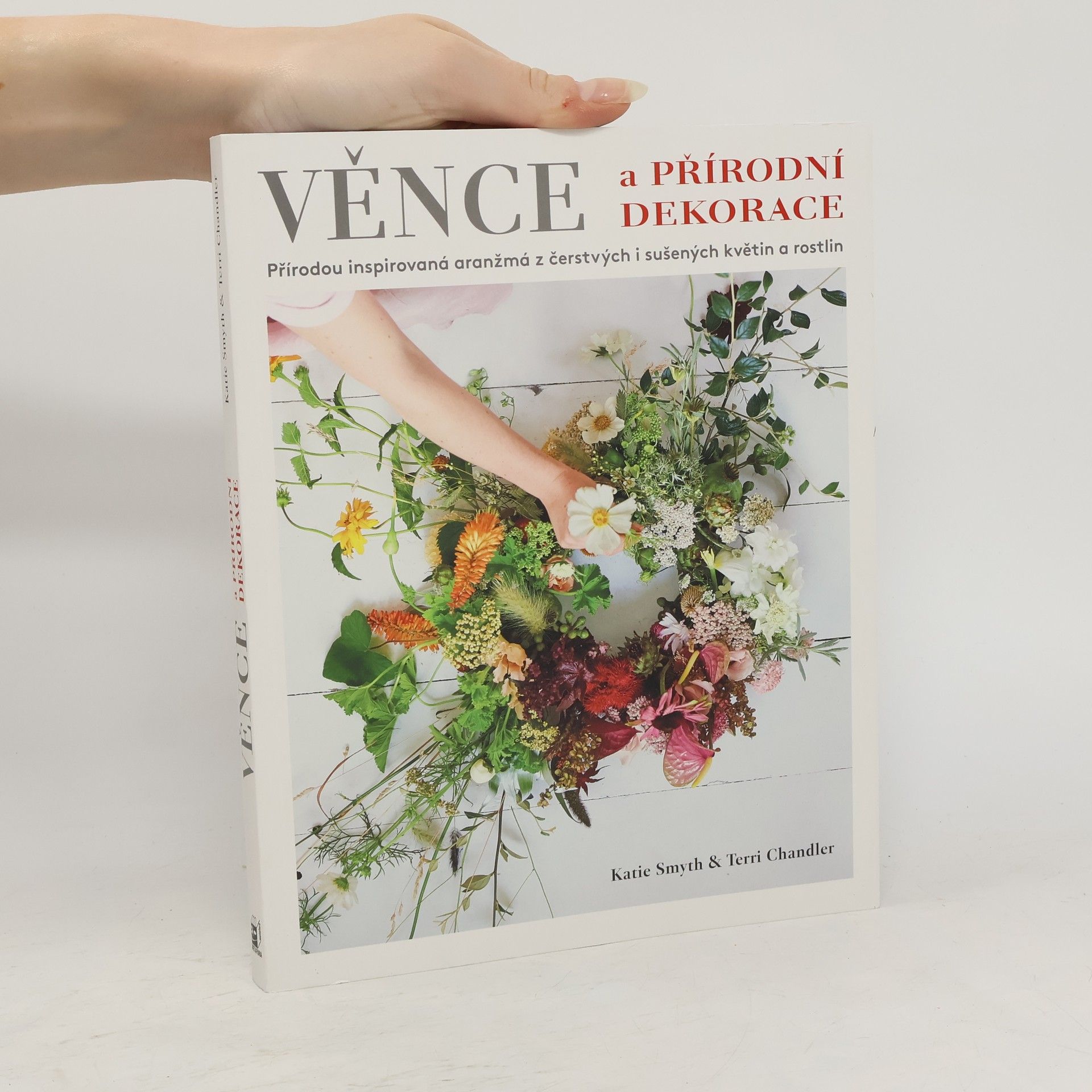 Katie Smyth Věnce a přírodní dekorace