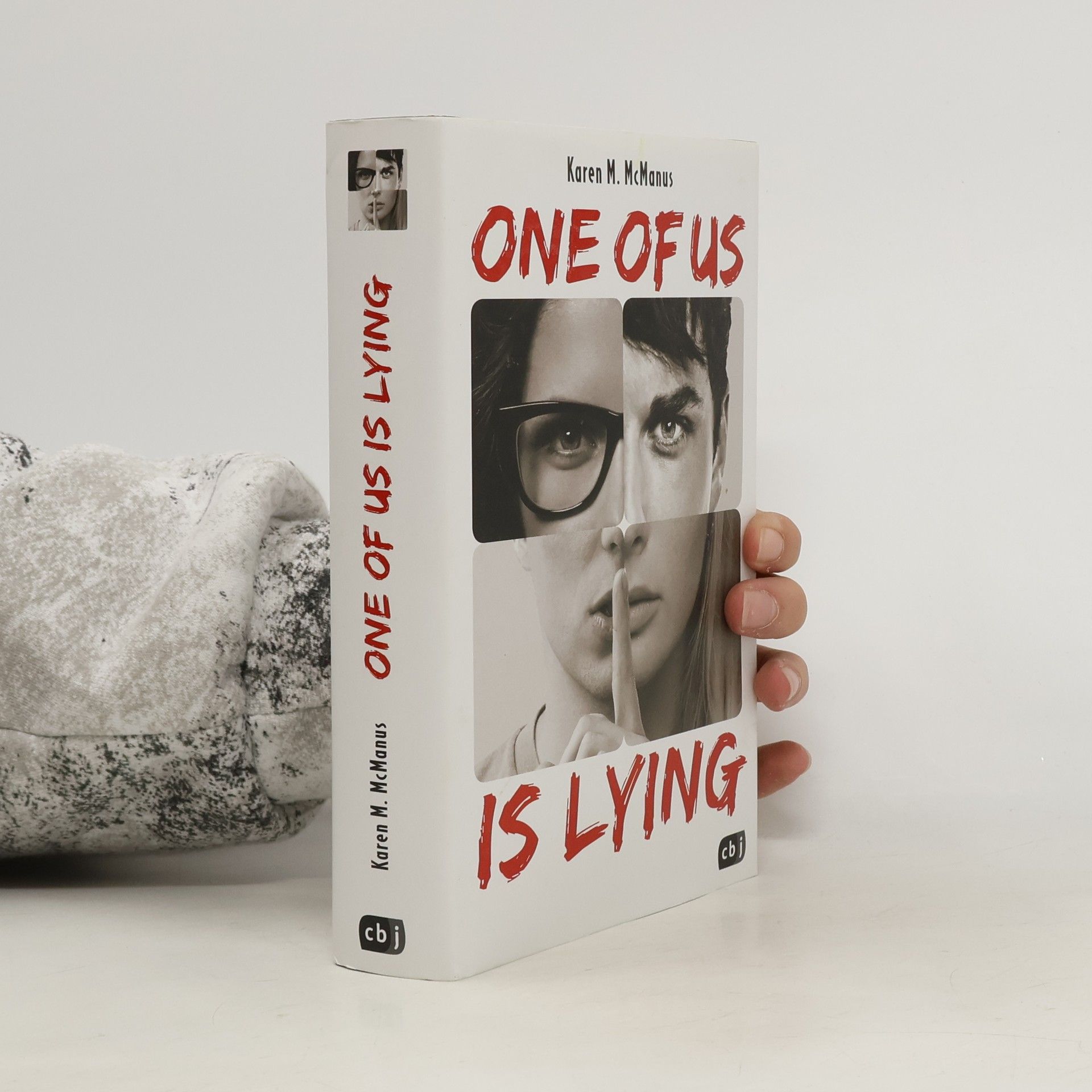 Karen M. McManus One of us is lying