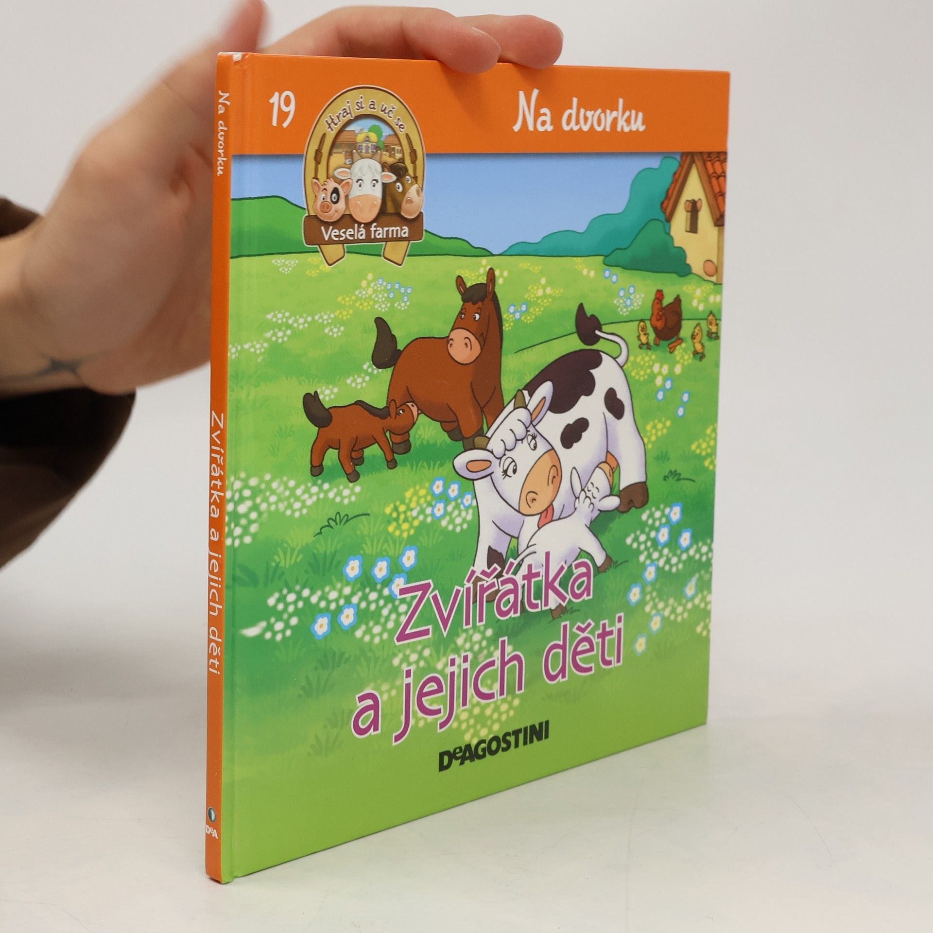 Collectif d'auteurs Na dvorku 19. Zvířátka a jejich děti