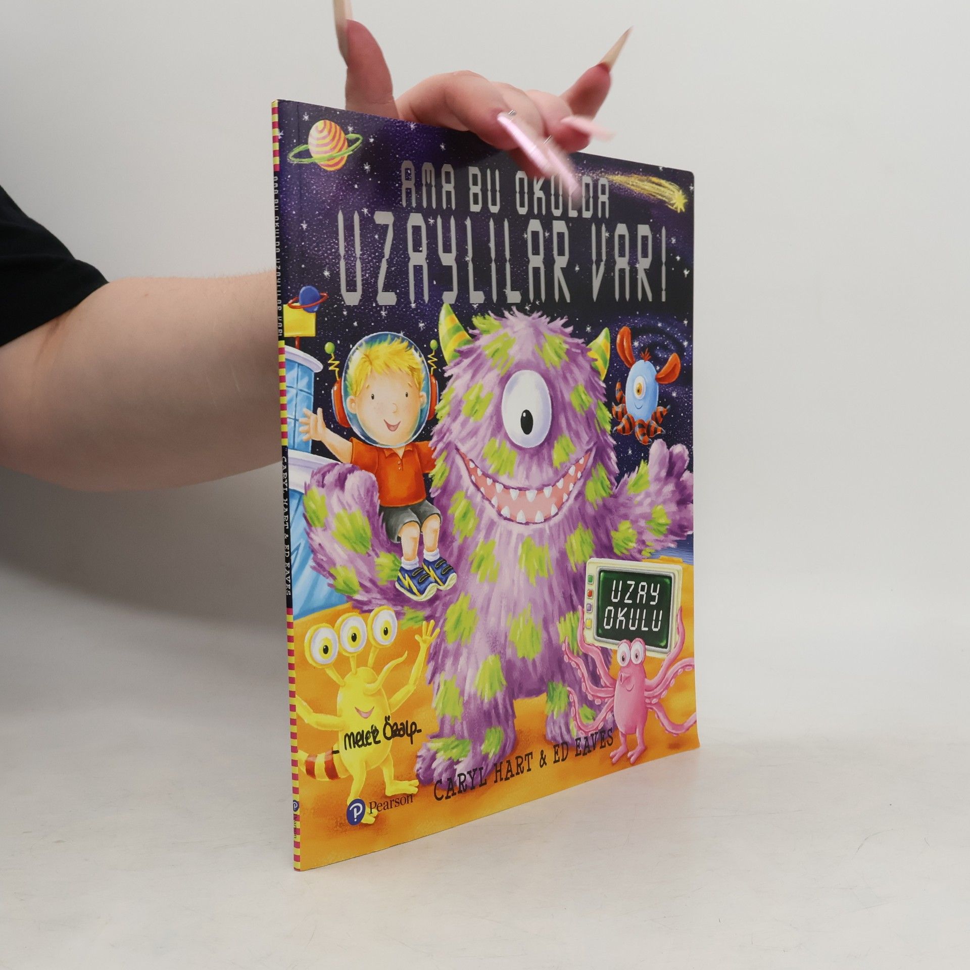 Caryl Hart Ama Bu Okulda Uzaylılar Var!