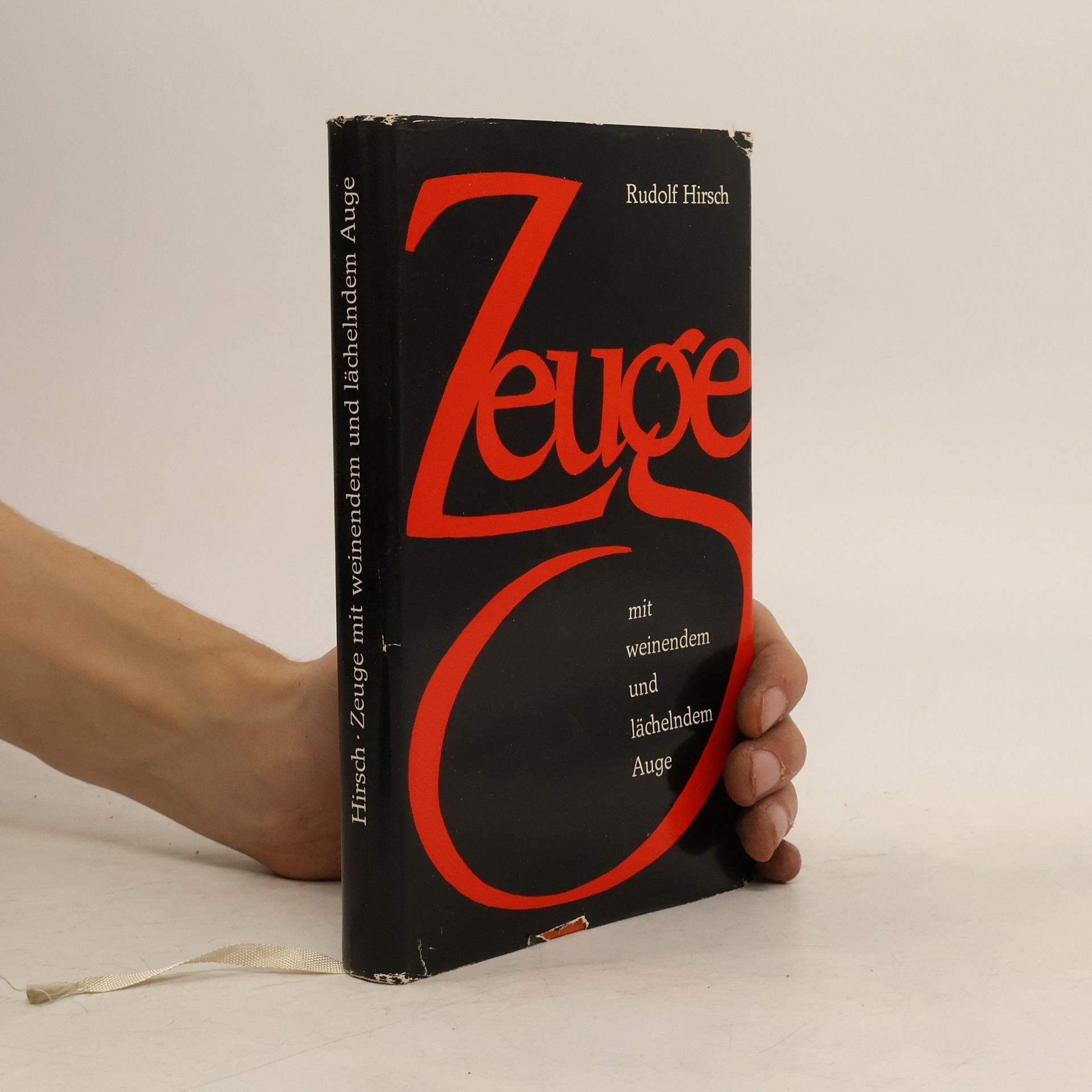 Zeuge mit weinendem und lächelndem Auge