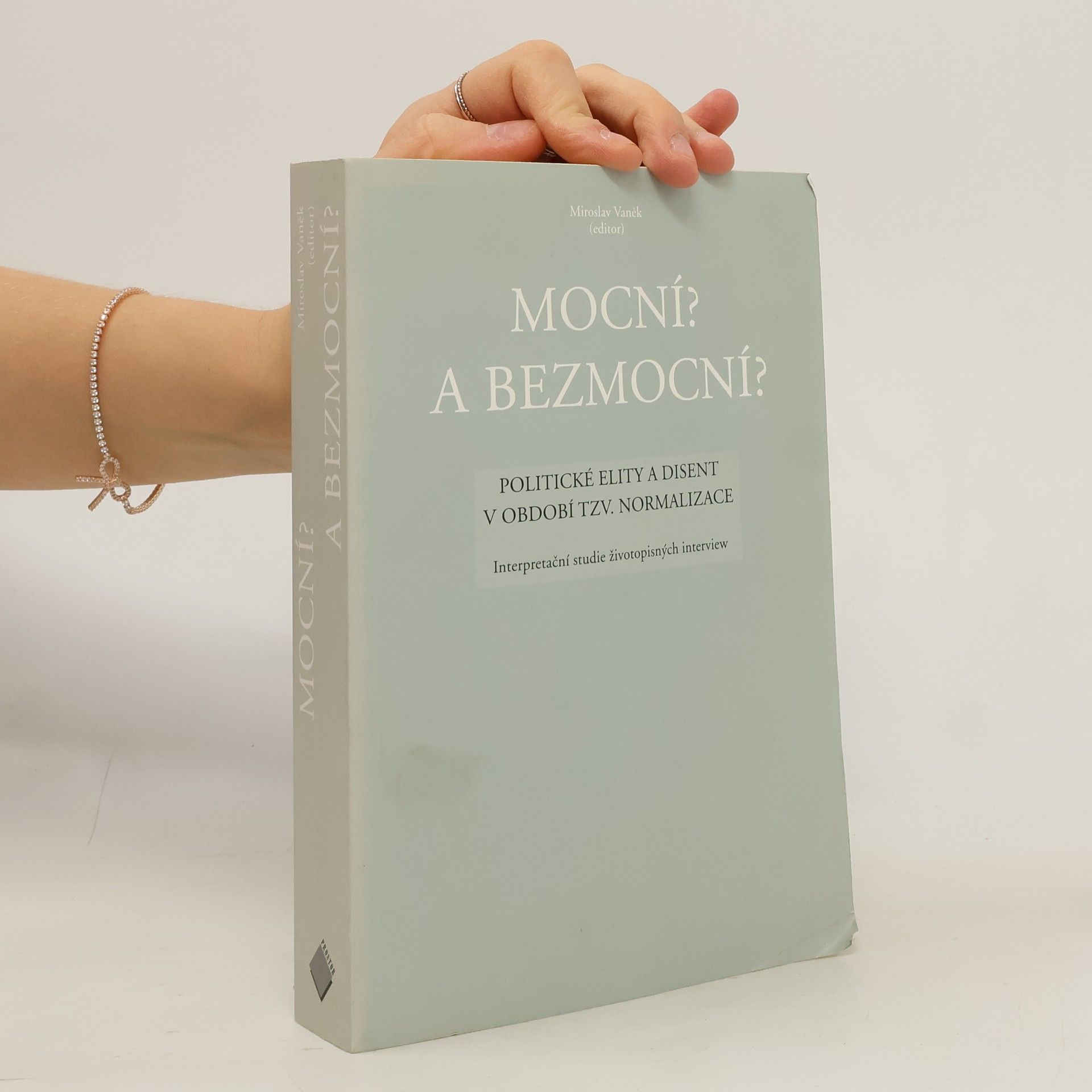 Miroslav Vaněk Mocní? a Bezmocní? Politické elity a disent v období tzv. normalizace