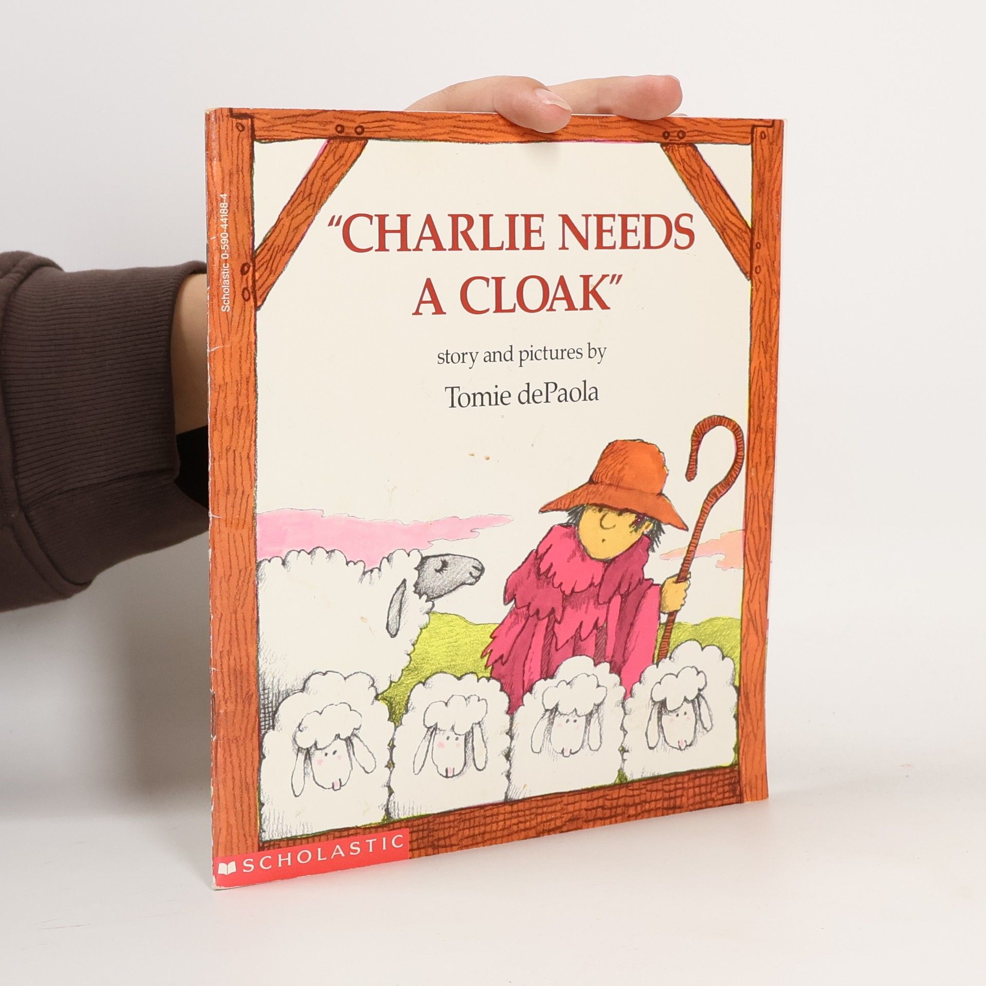 Tomie dePaola Charlie Needs A Cloak
