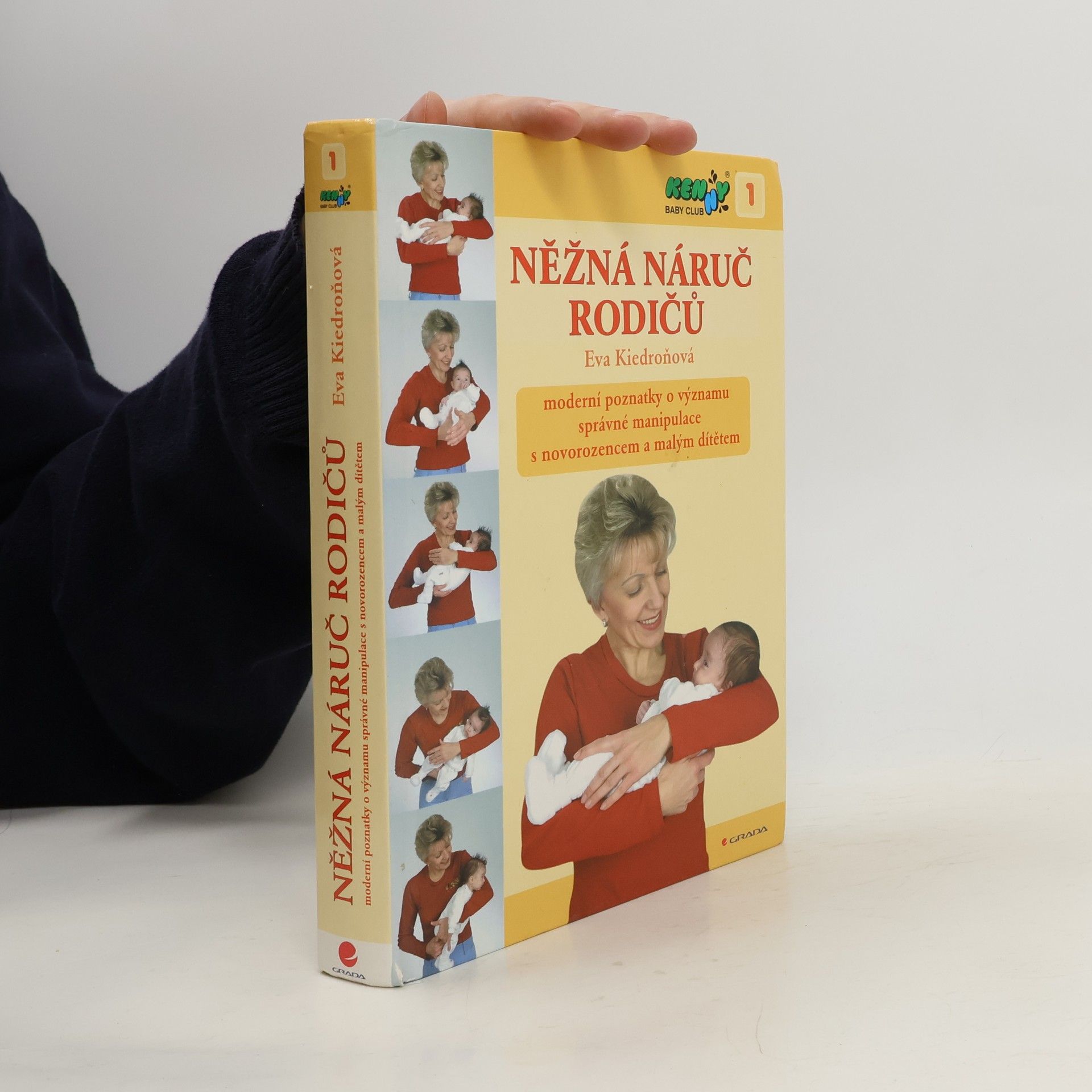 Něžná náruč rodičů