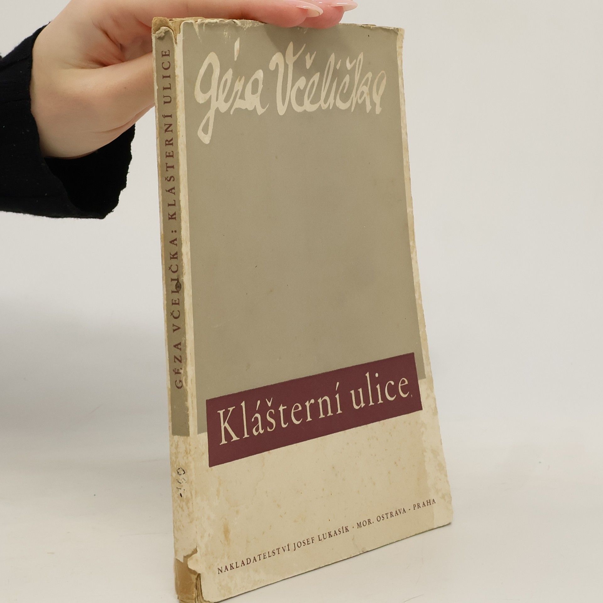 Géza Včelička Klášterní ulice. Staropražské básně