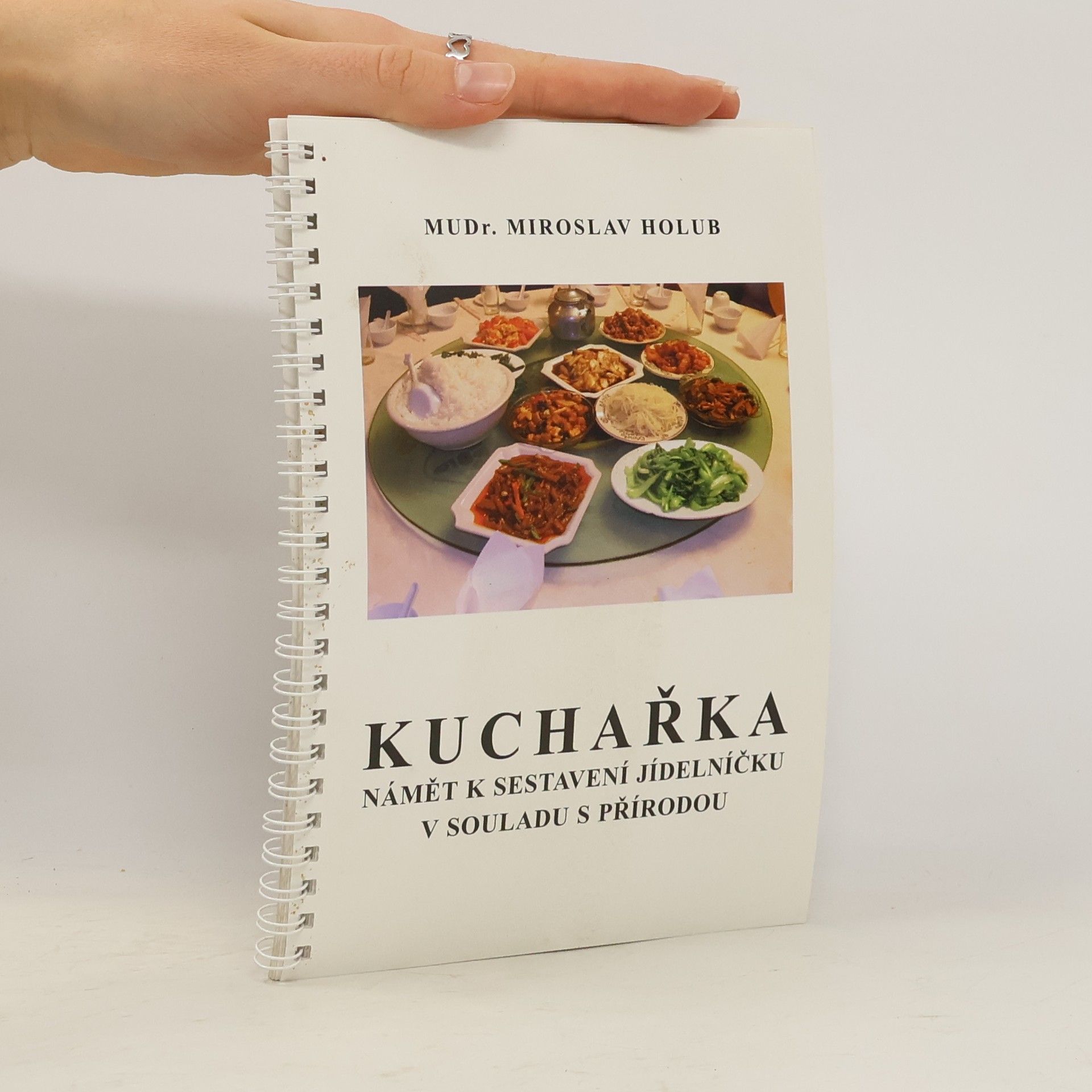 Kuchařka. Náměty k sestavení jídelníčku v souladu s přírodou