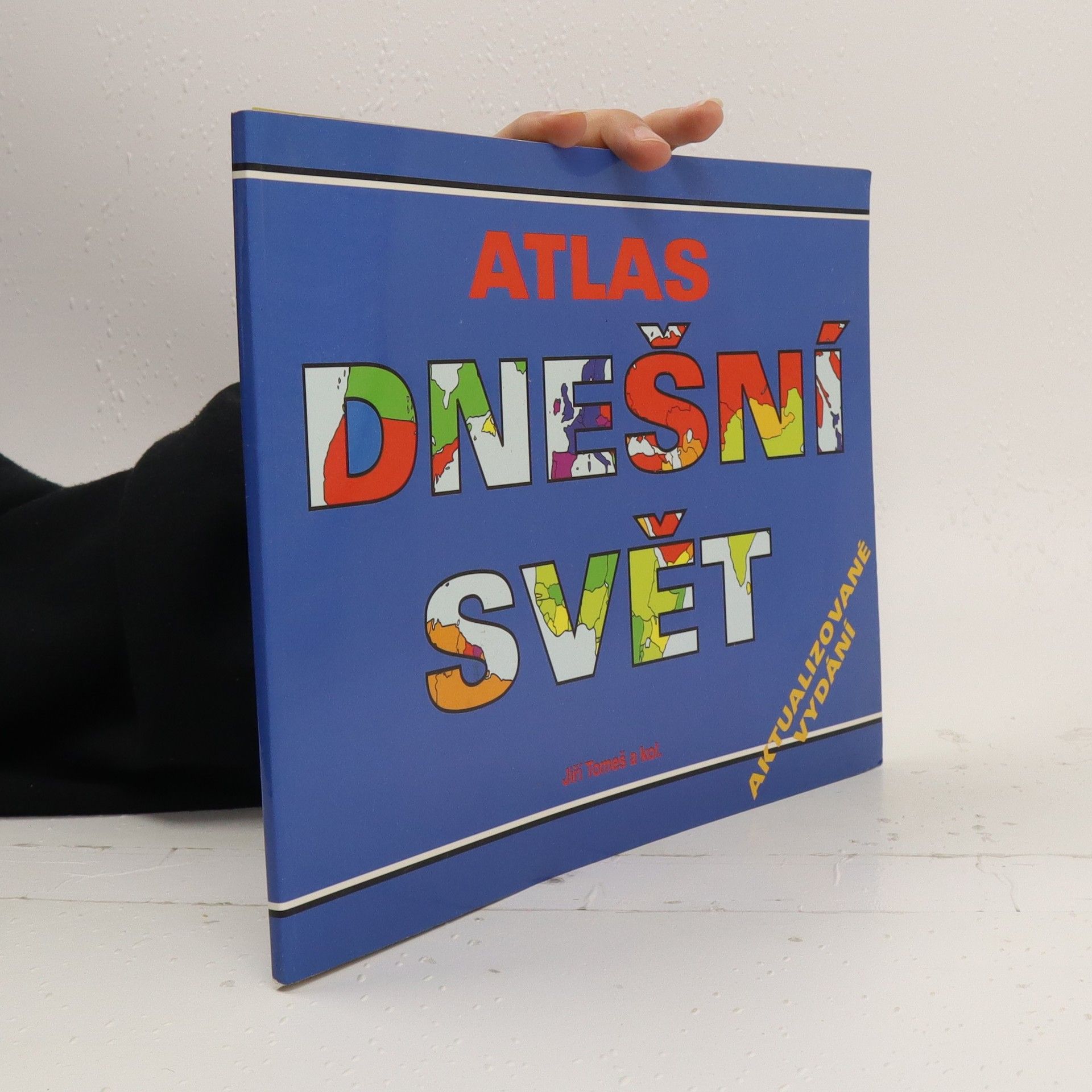 Kolektiv autorů Školní atlas : dnešní svět
