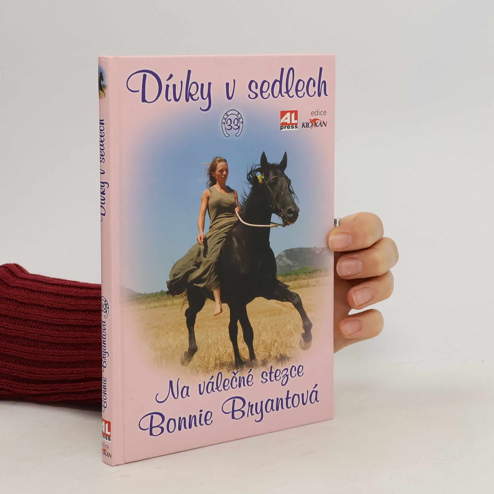 B. B. Hiller Dívky v sedlech 33. Na válečné stezce.