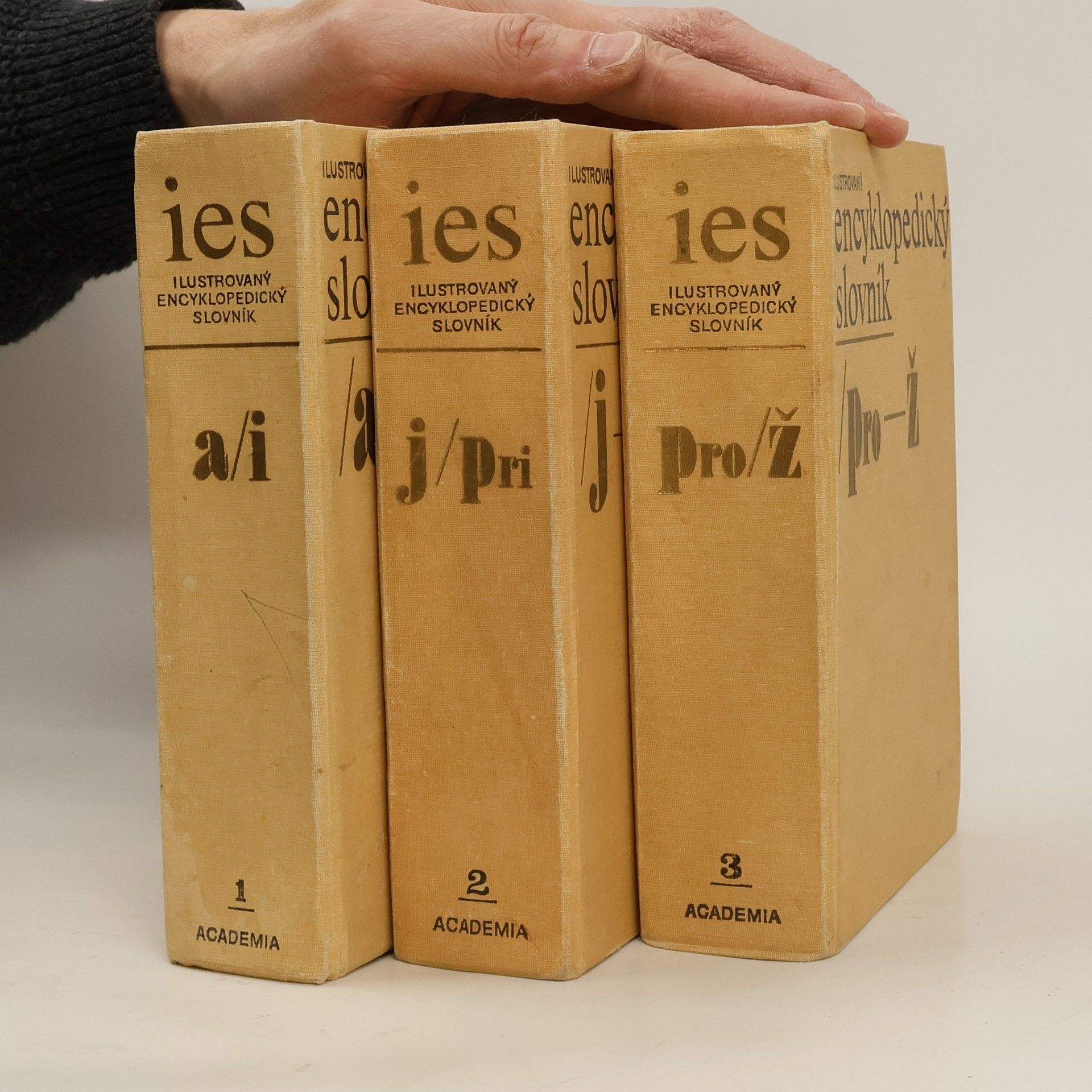 Kolektiv autorů Ilustrovaný encyklopedický slovník 1-3
