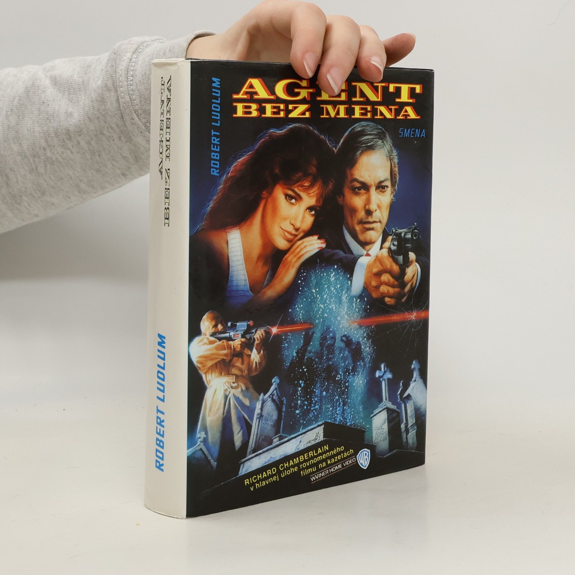 Robert Ludlum Agent bez mena