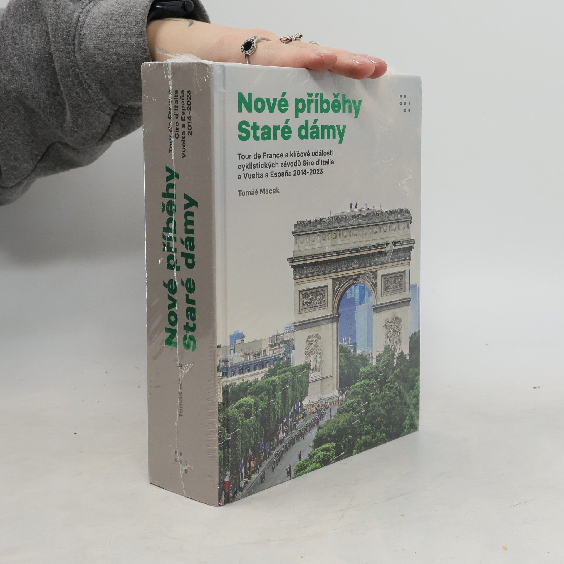 Tomáš Macek Nové příběhy Staré dámy. Tour de France a klíčové události cyklistických závodů Giro d'Italia a Vuelta a España 2014-2023