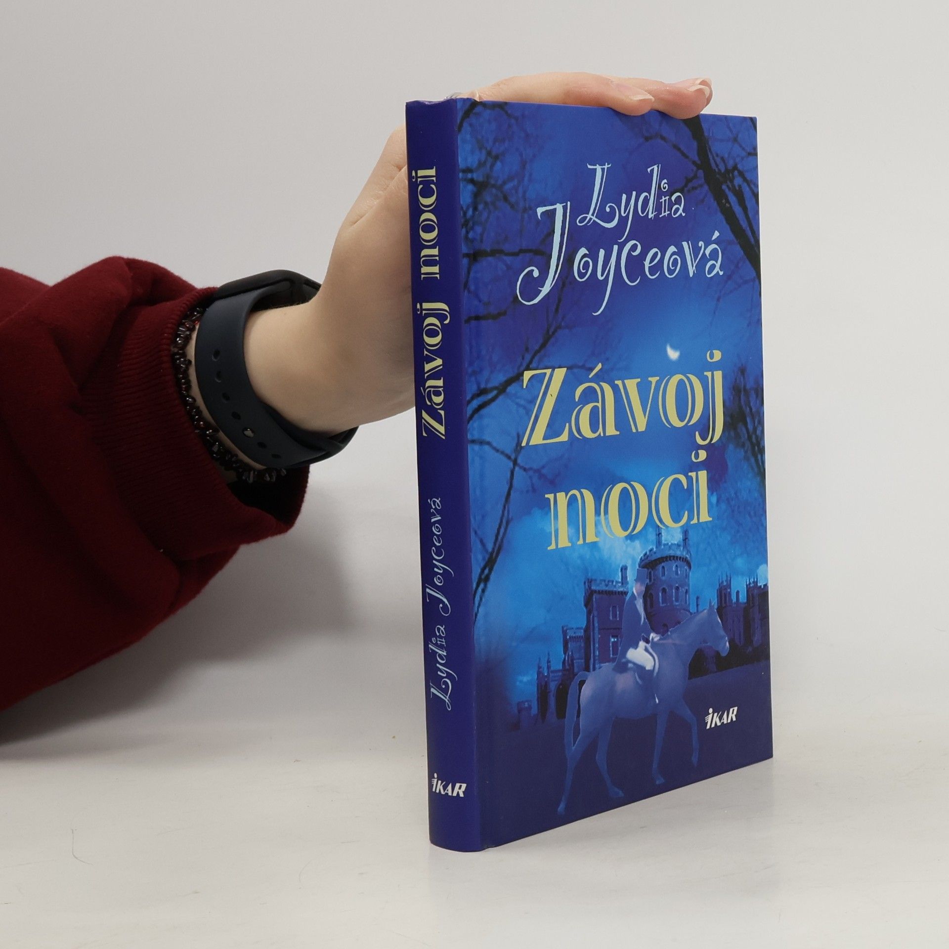 Lydia Joyce Závoj noci