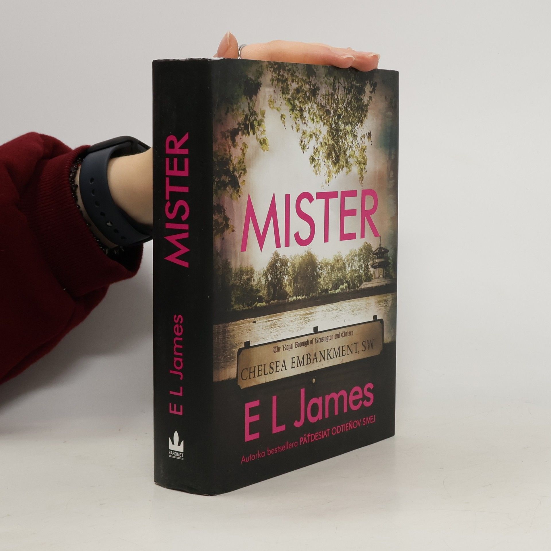 E L James Mister