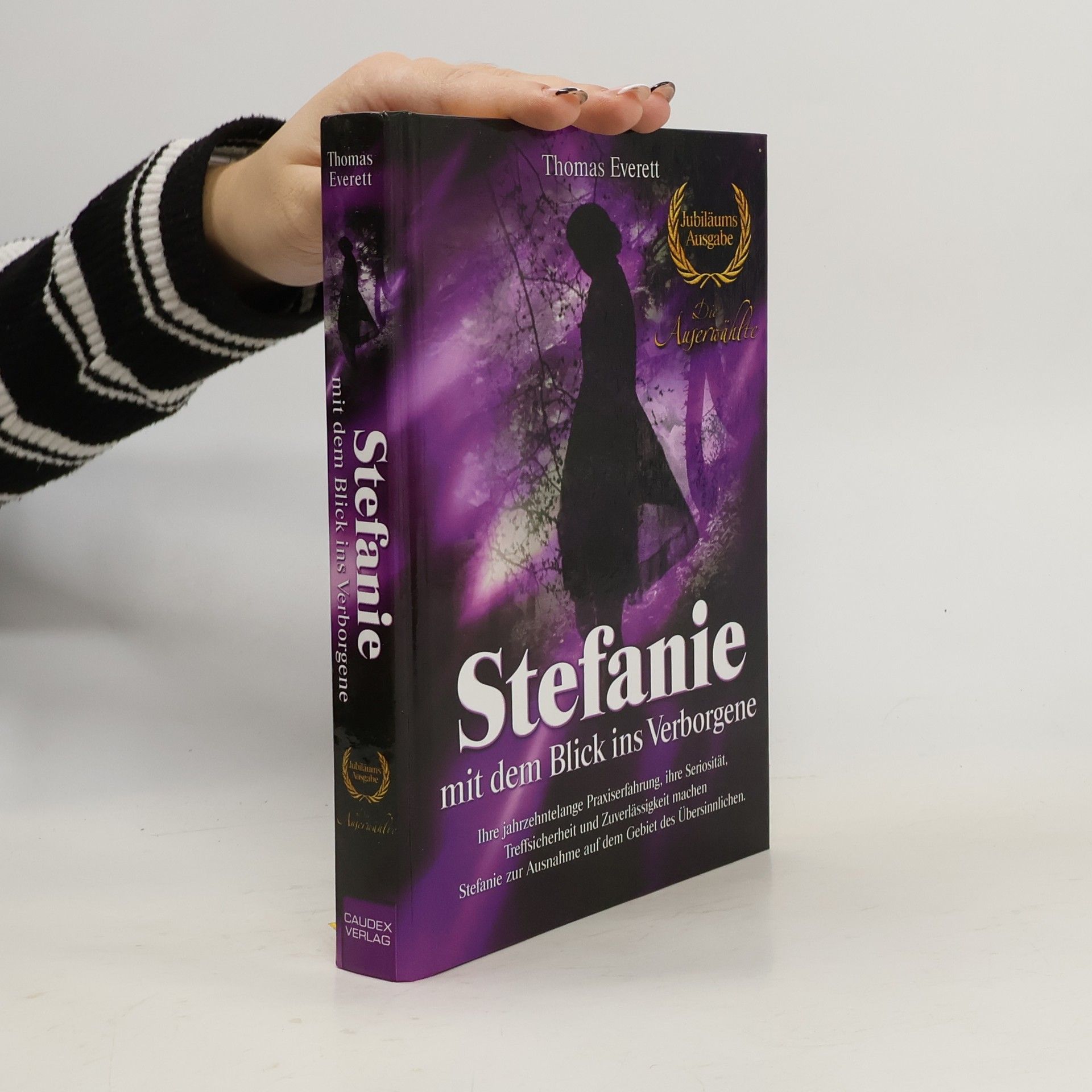 Thomas Everett Stefanie mit dem Blick ins Verborgene