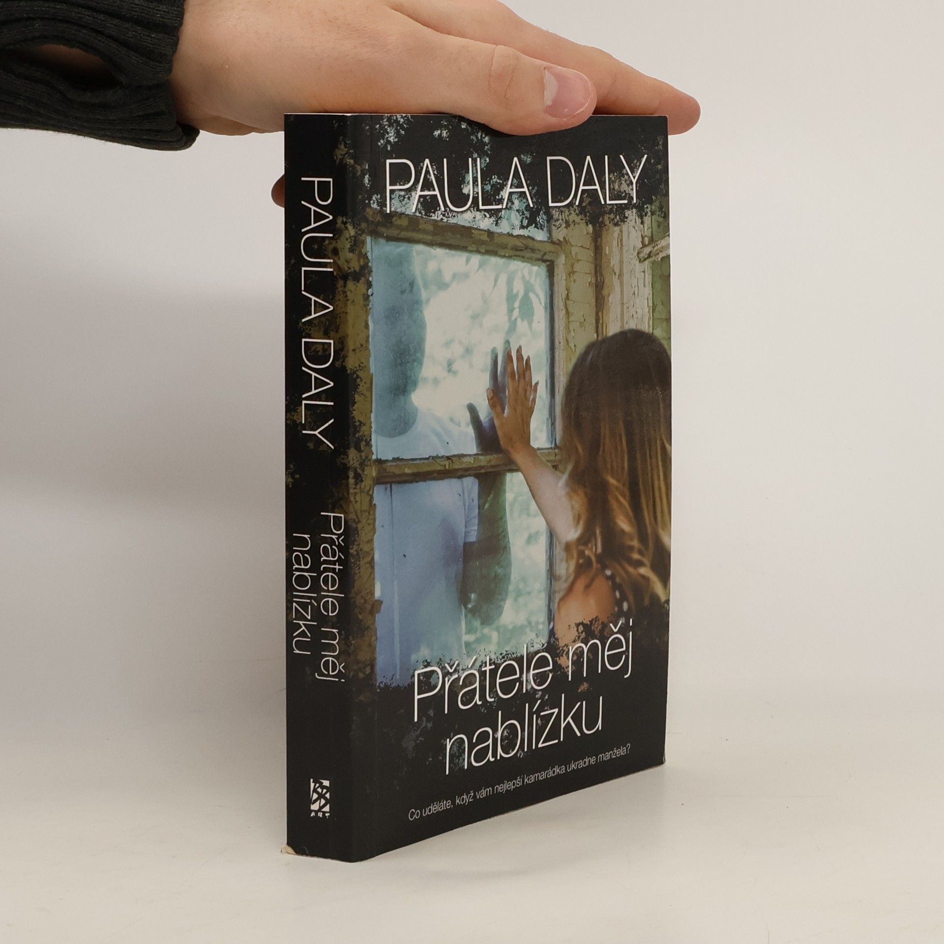 Paula Daly Přátele měj nablízku