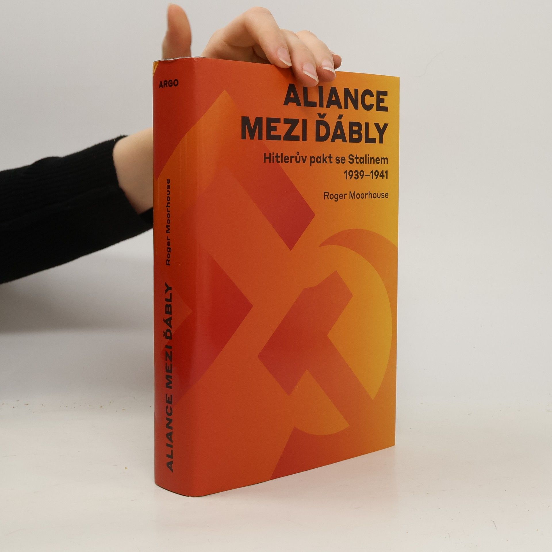 Roger Moorhouse Aliance mezi ďábly : Hitlerův pakt se Stalinem 1939-1941
