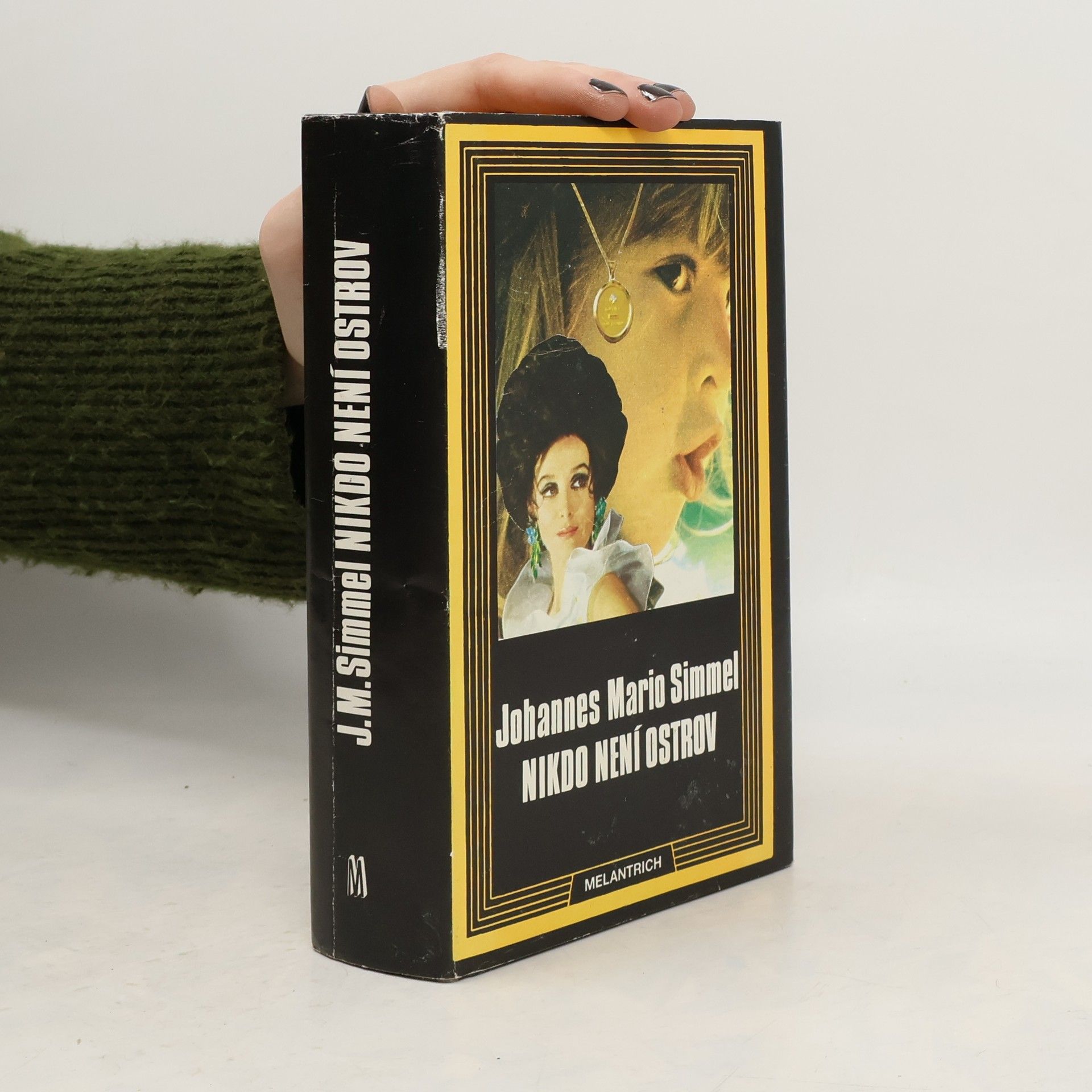 Johannes Mario Simmel Nikdo není ostrov