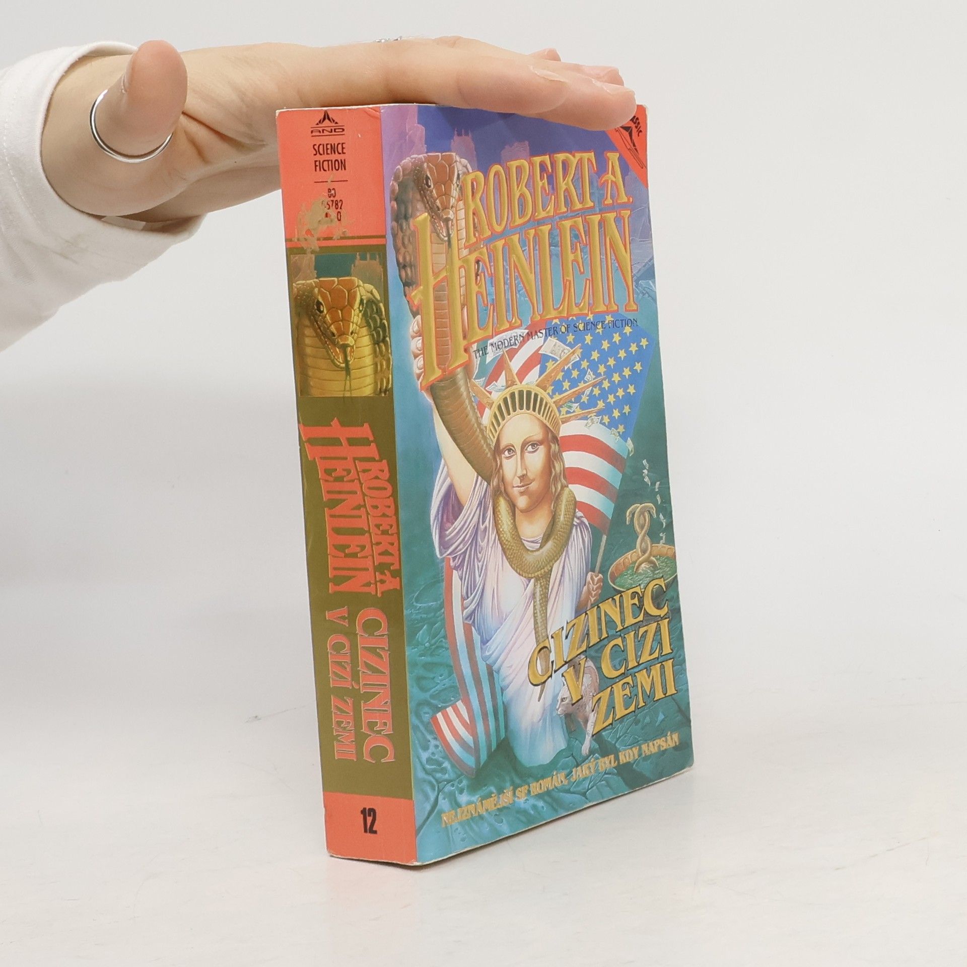 Robert A. Heinlein Cizinec v cizí zemi