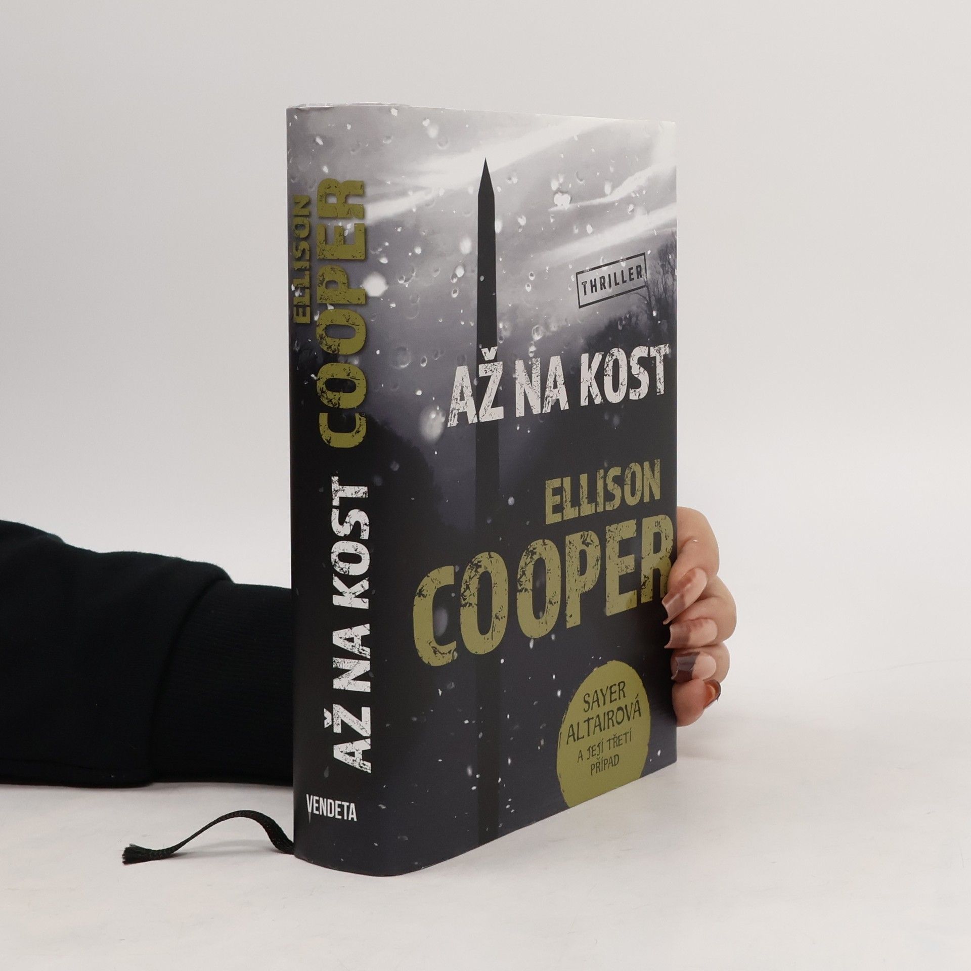 Ellison Cooper Až na kost