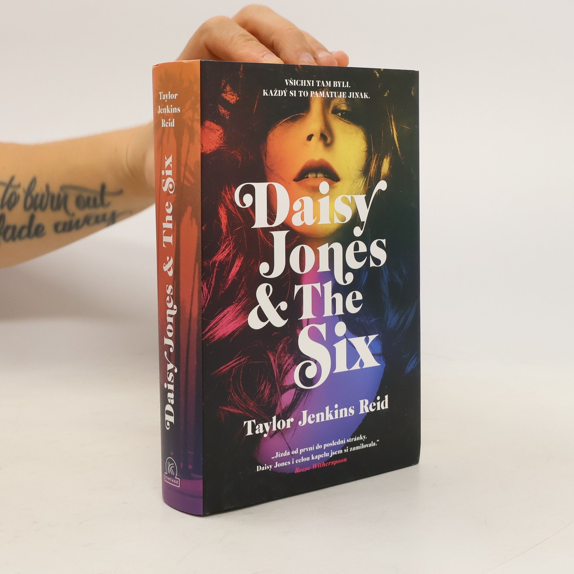 Taylor Jenkins Reid Daisy Jones & The Six