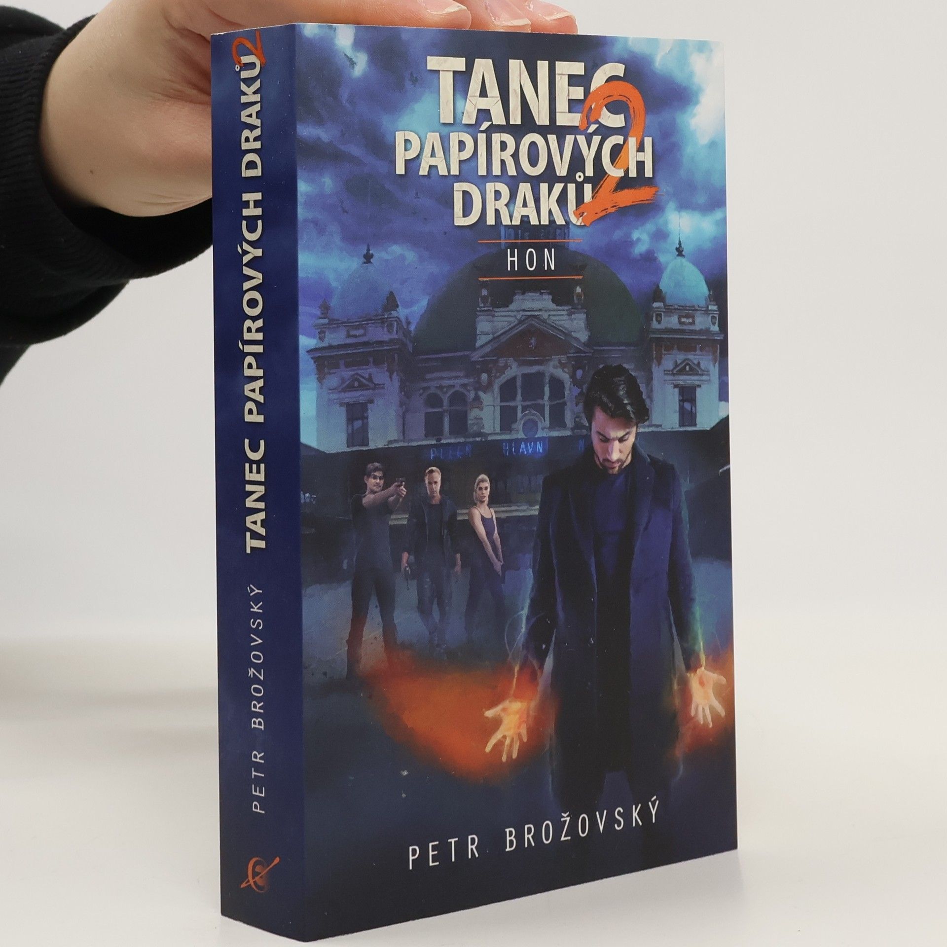 Tanec papírových draků. 2, Hon