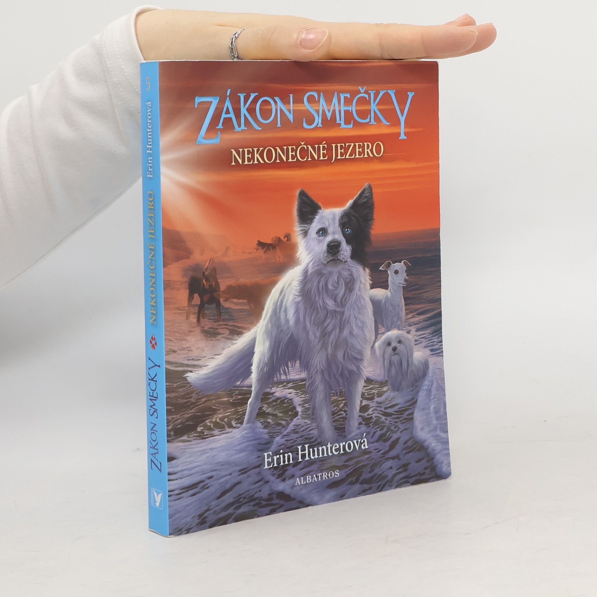 Erin Hunter Nekonečné jezero. Zákon smečky