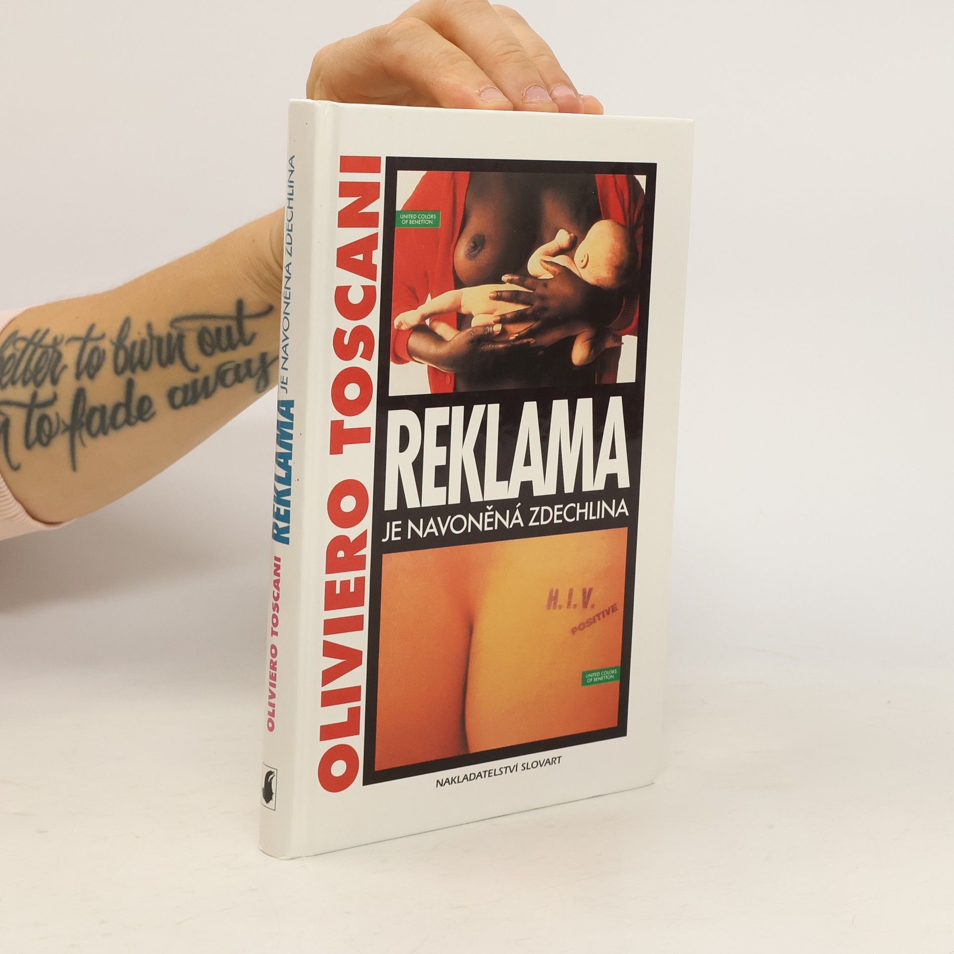 Oliviero Toscani Reklama je navoněná zdechlina