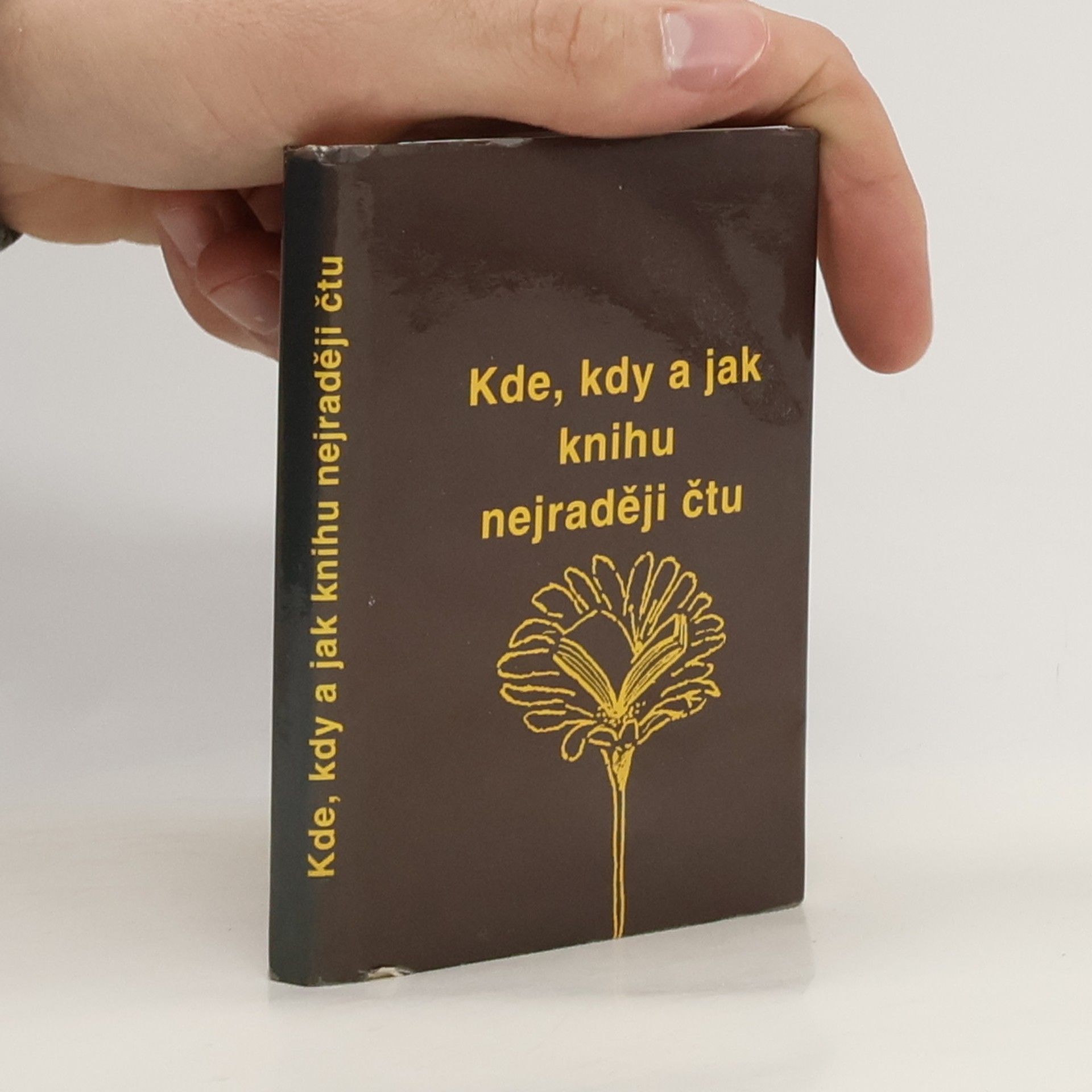 Miloš Hlavica Kde, kdy a jak knihu nejraději čtu