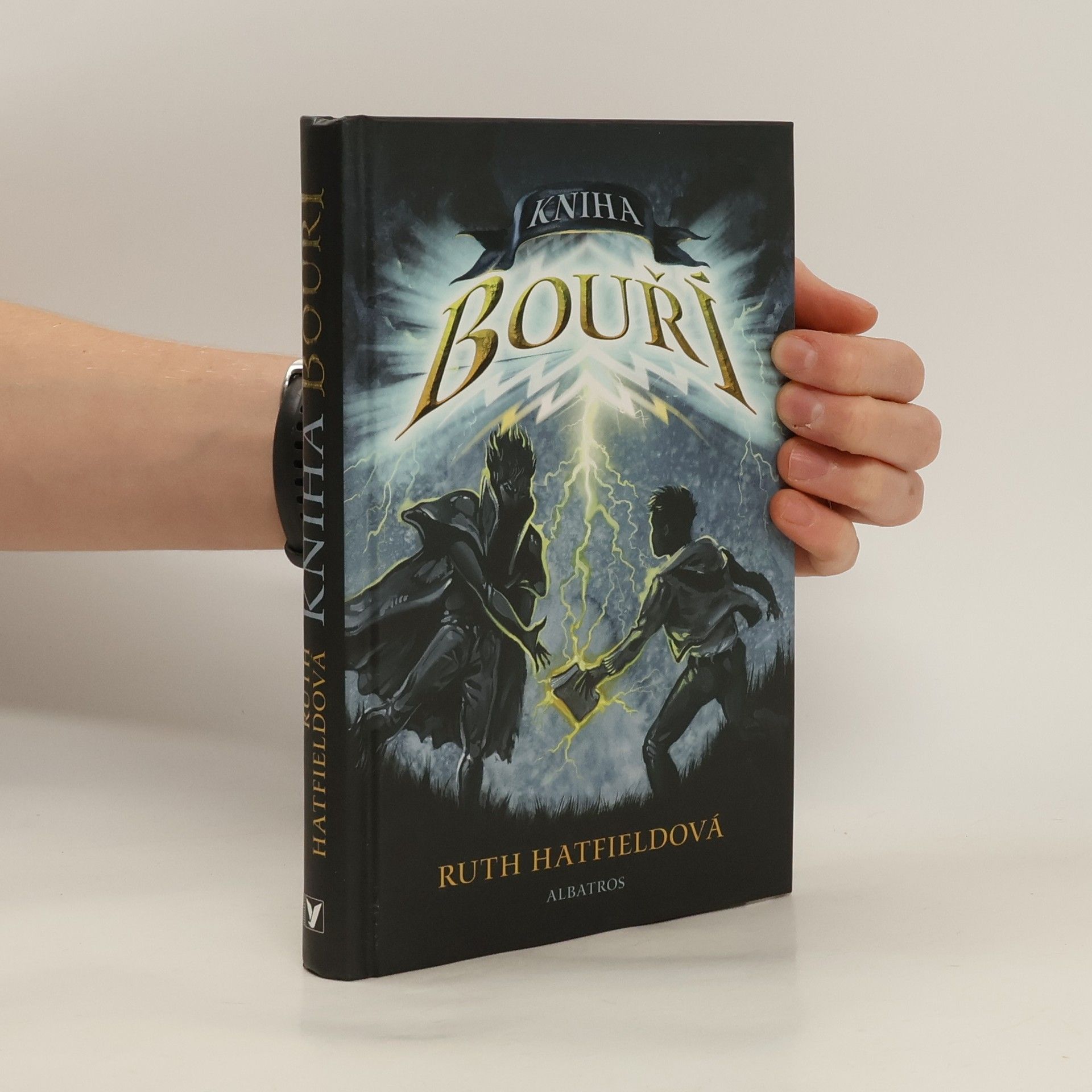 Ruth Hatfield Kniha bouří