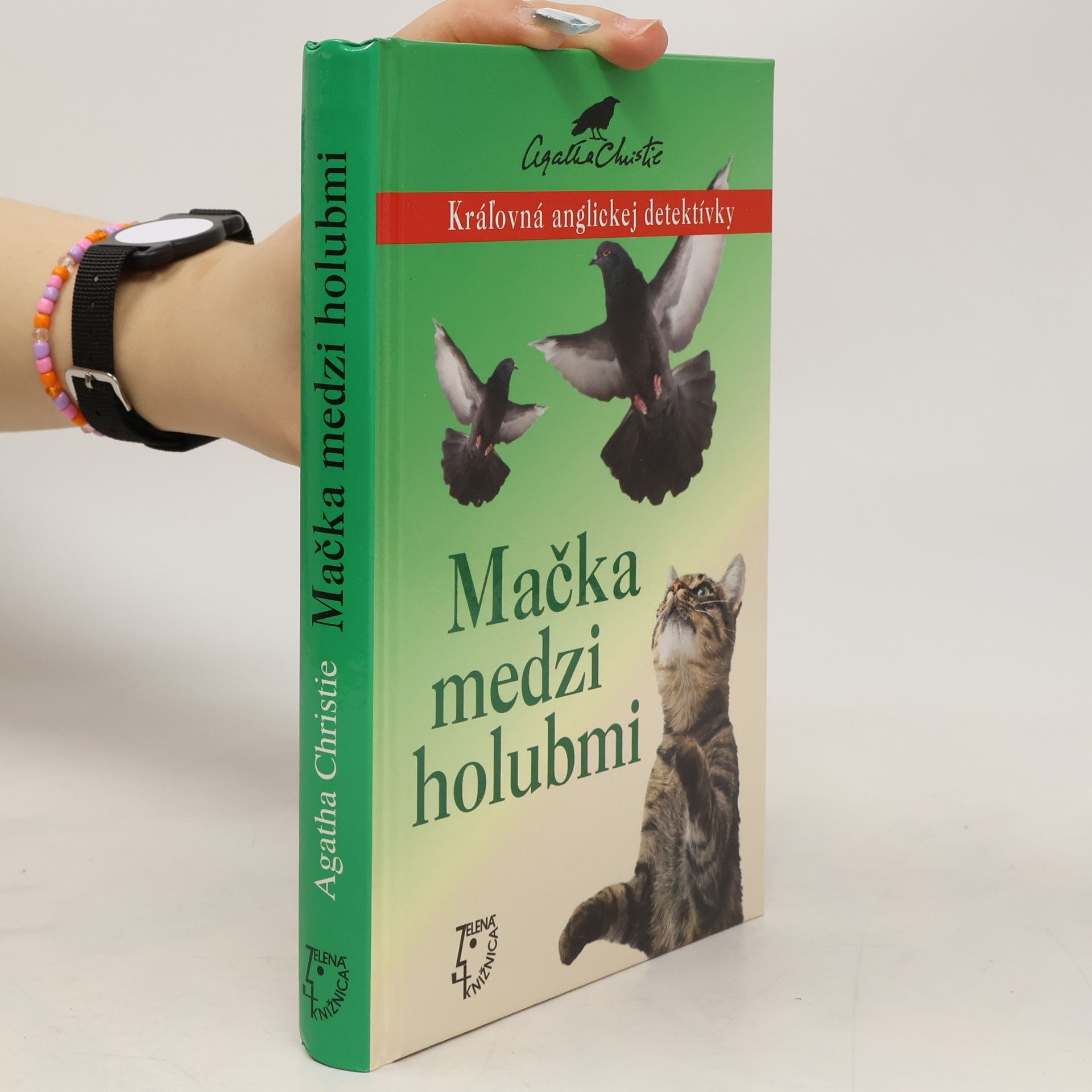 Agatha Christie Mačka medzi holubmi
