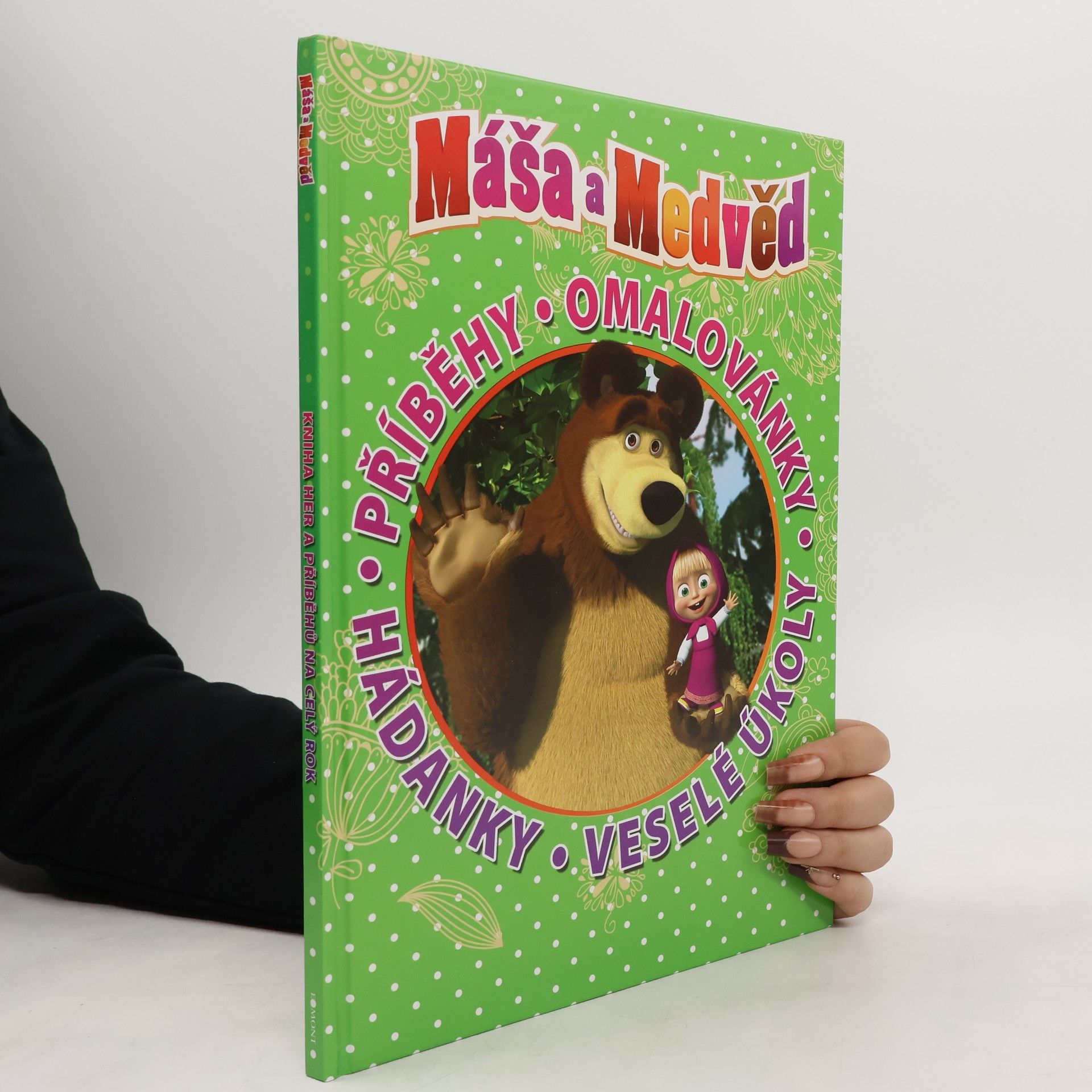 Walt Disney Máša a medvěd - Knížka na celý rok