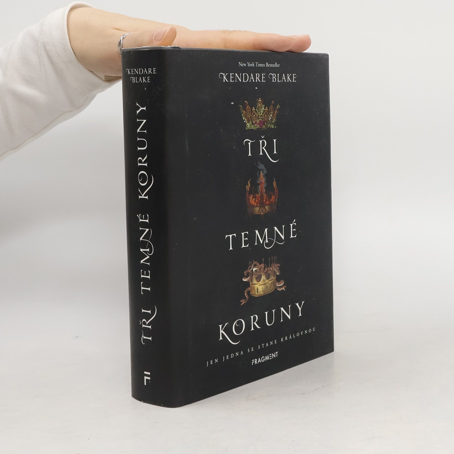 Kendare Blake Tři temné koruny