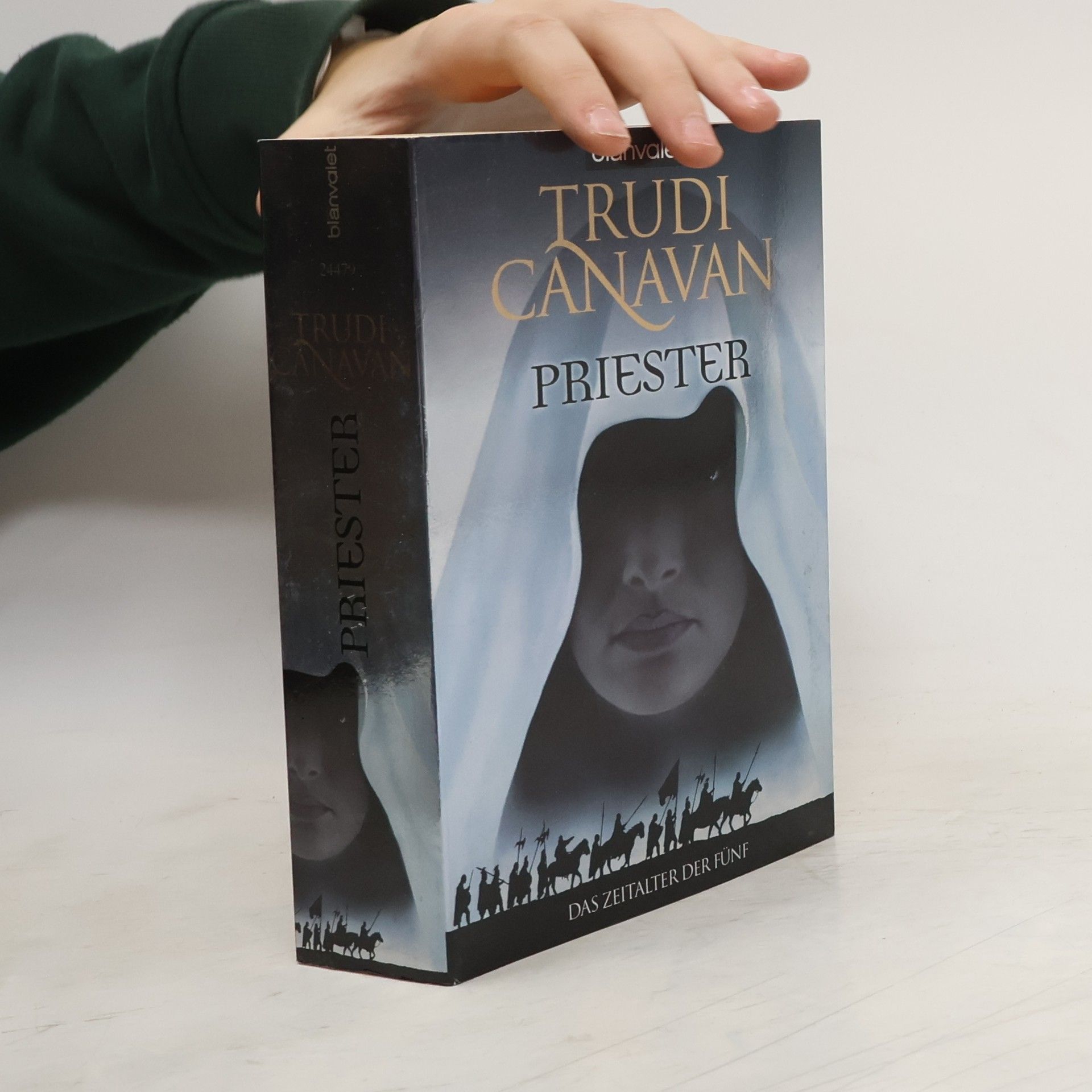 Trudi Canavan Priester