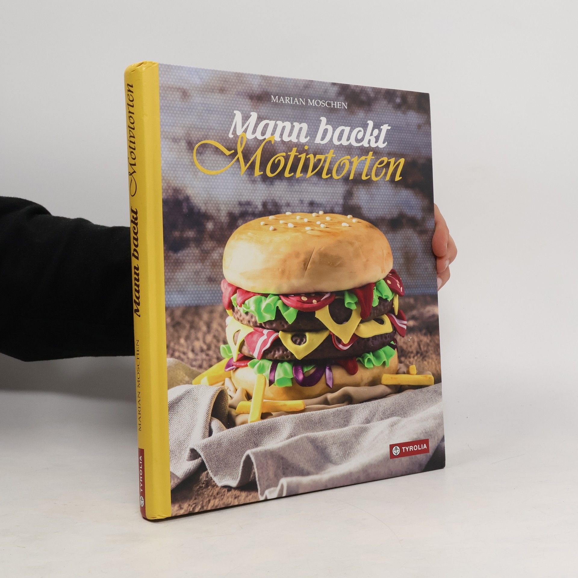 Mann backt Motivtorten